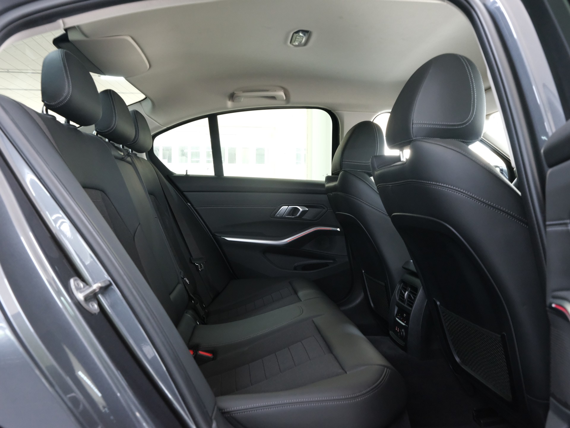 BMW 318d Steptronic Sport Line-image-16