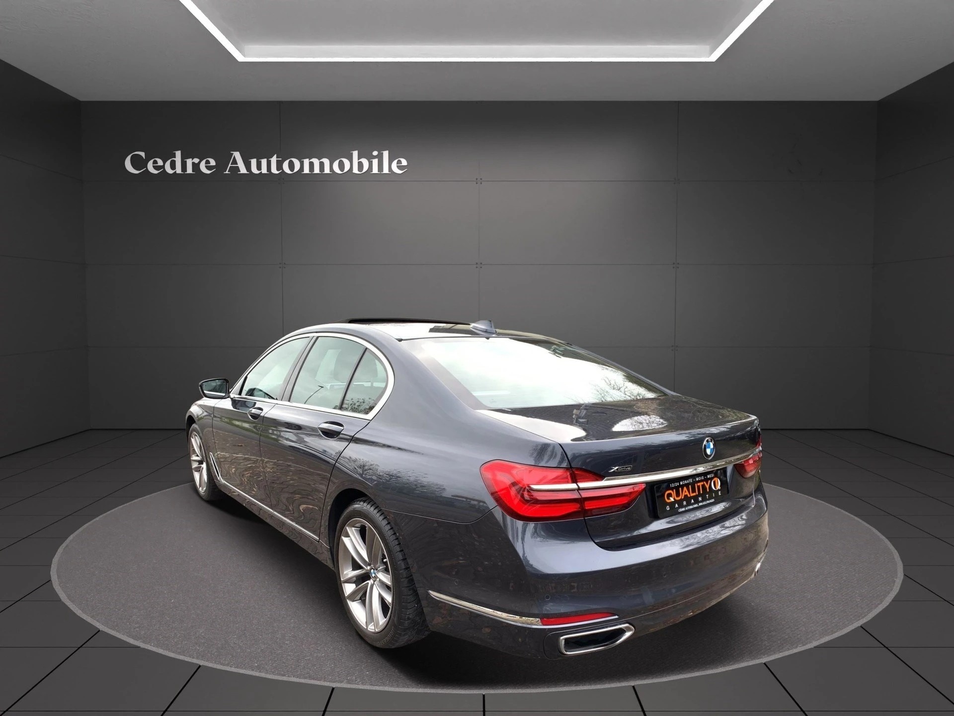BMW 750i xDrive Steptronic-showroom-element-2