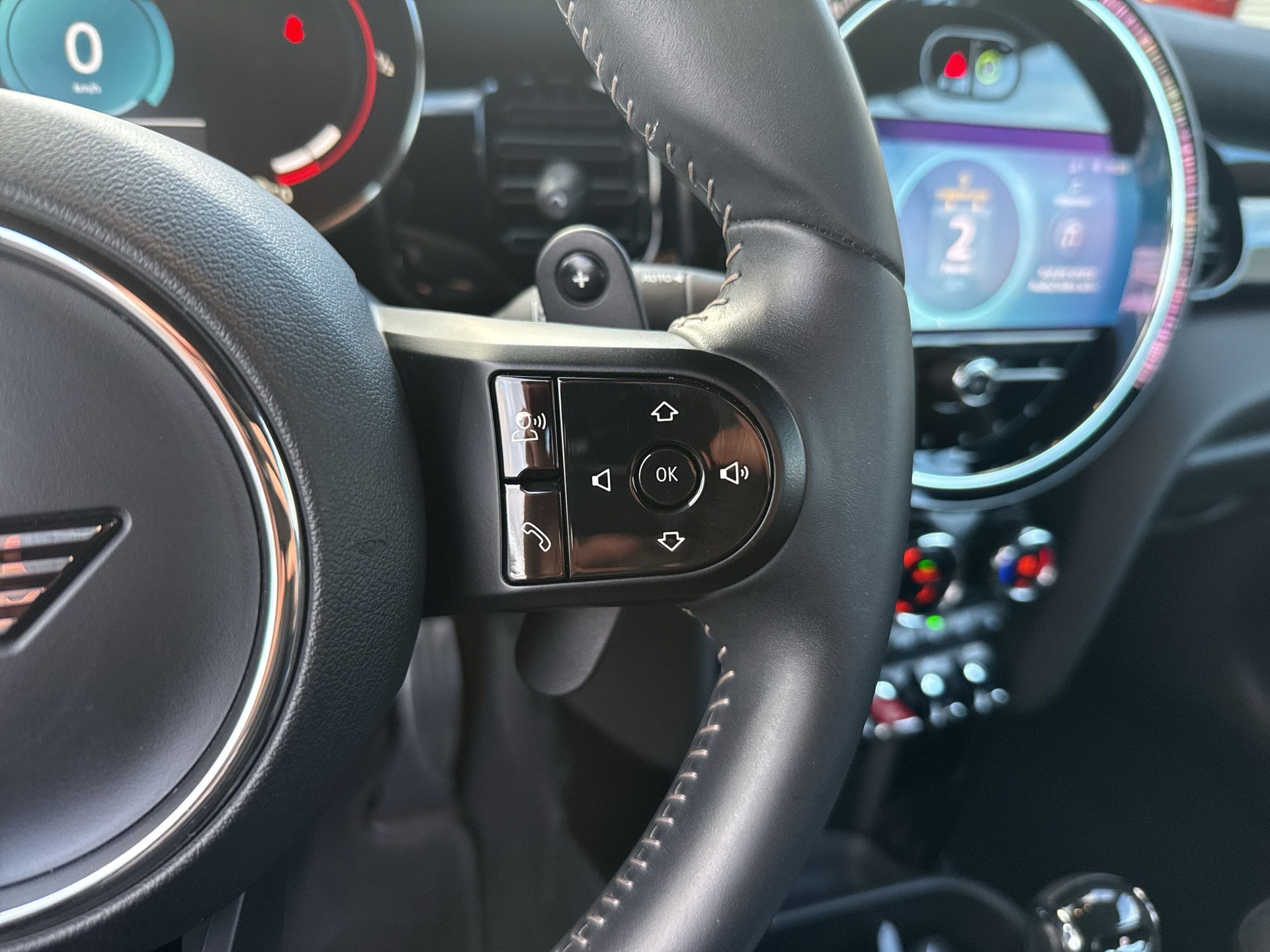 MINI Cooper John Cooper Works Cabriolet Steptronic-image-15