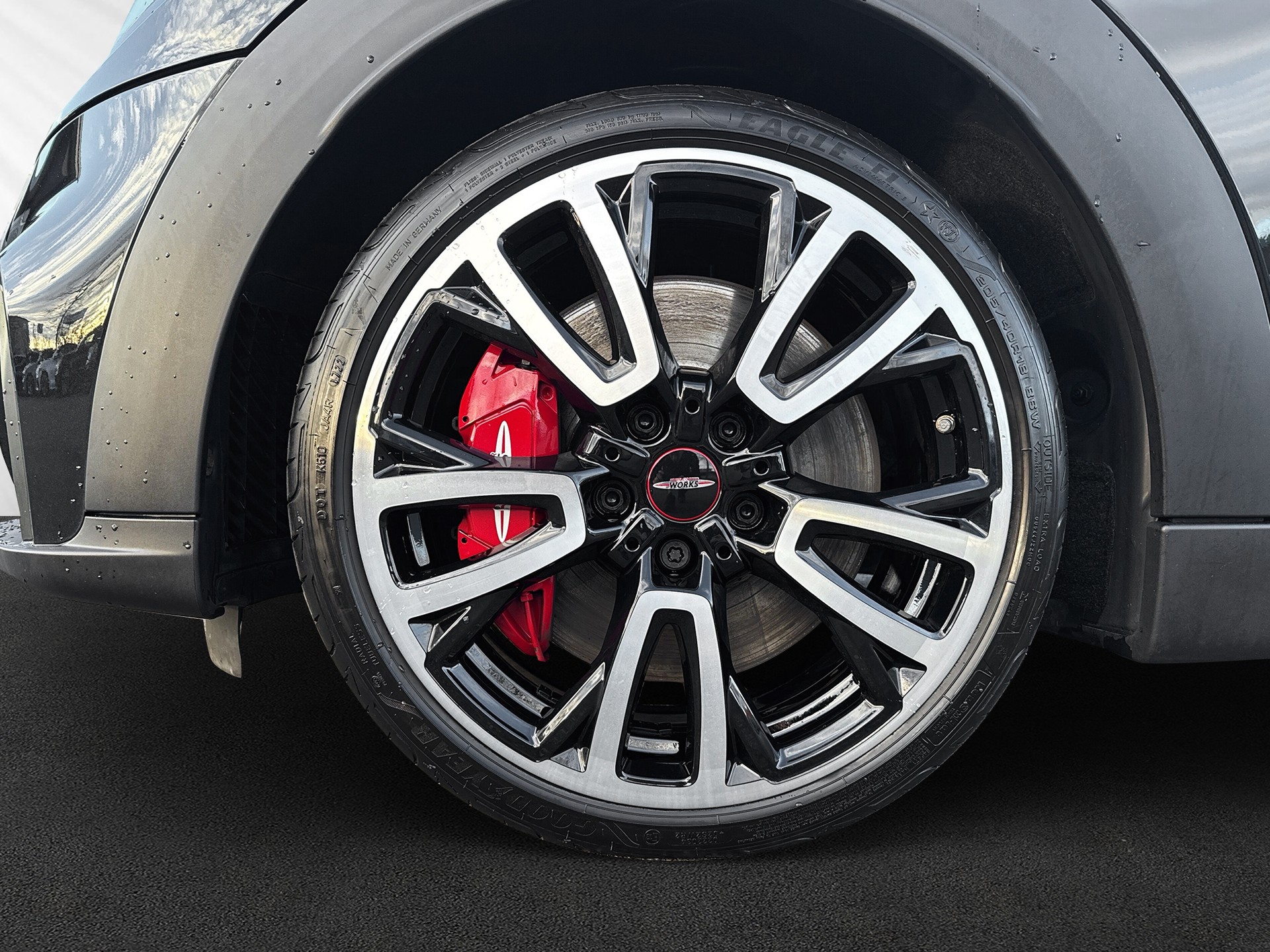 MINI Cooper John Cooper Works Cabriolet Steptronic-image-8