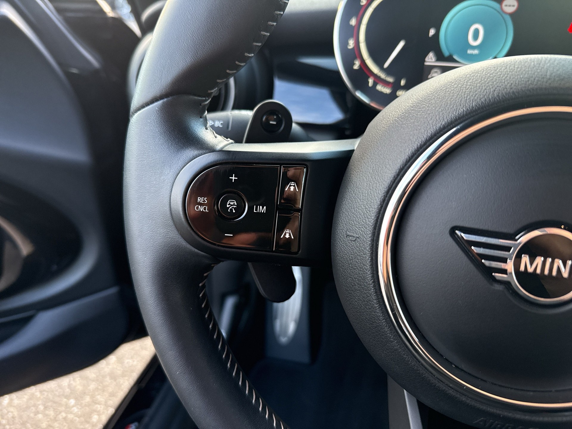 MINI Cooper John Cooper Works Cabriolet Steptronic-image-14