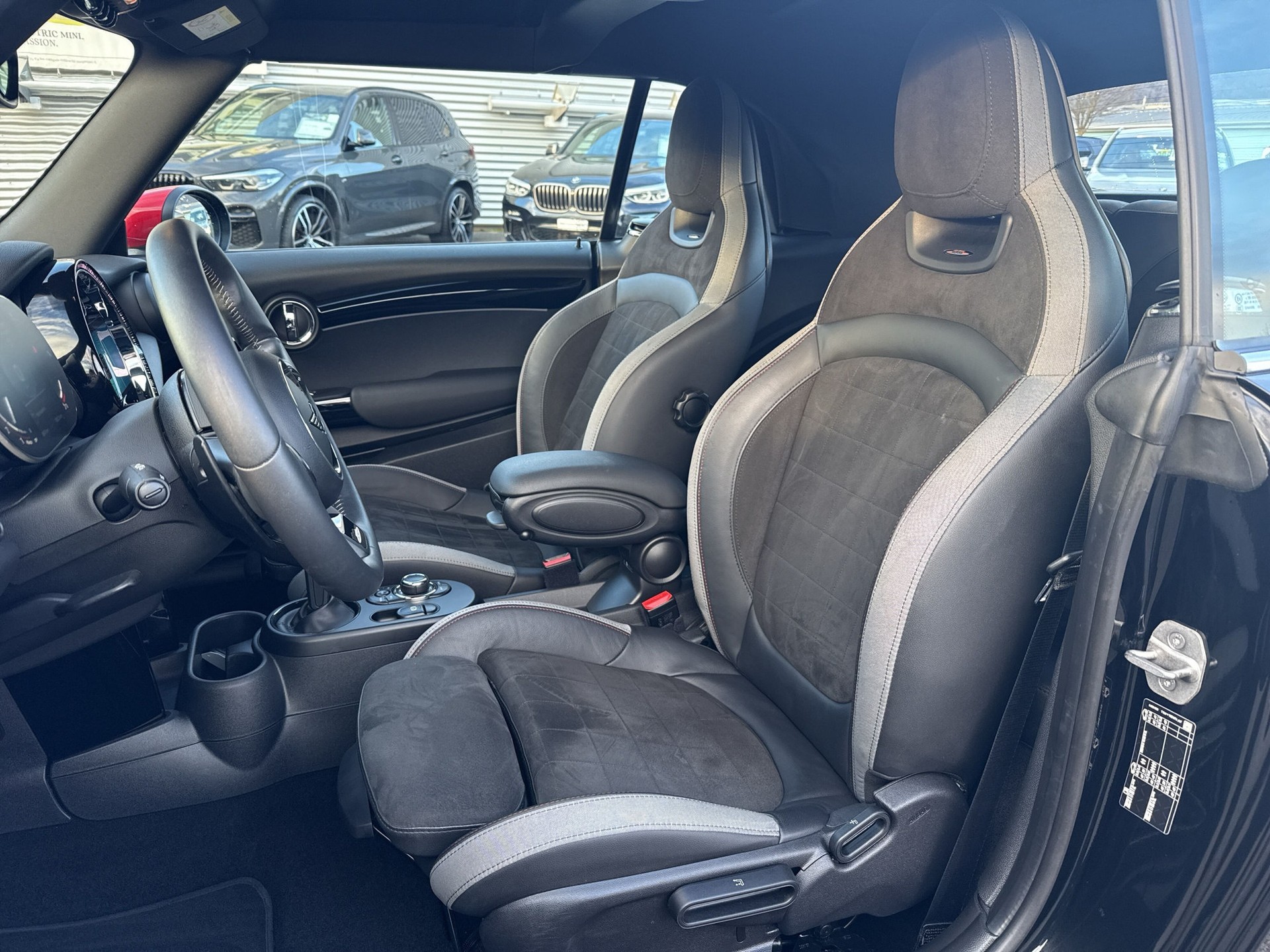 MINI Cooper John Cooper Works Cabriolet Steptronic-image-9