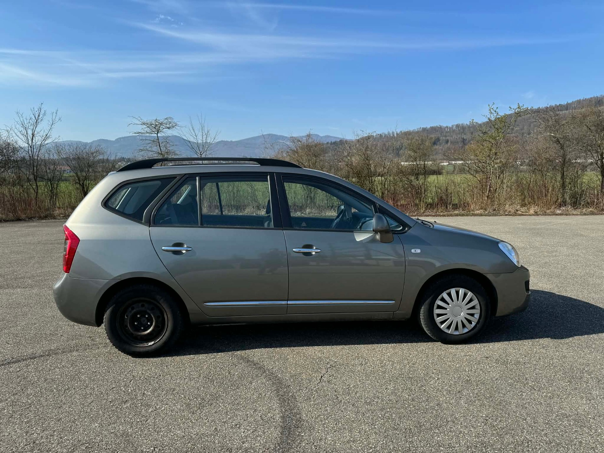 KIA Carens 2.0 CVVT Classic-image-6