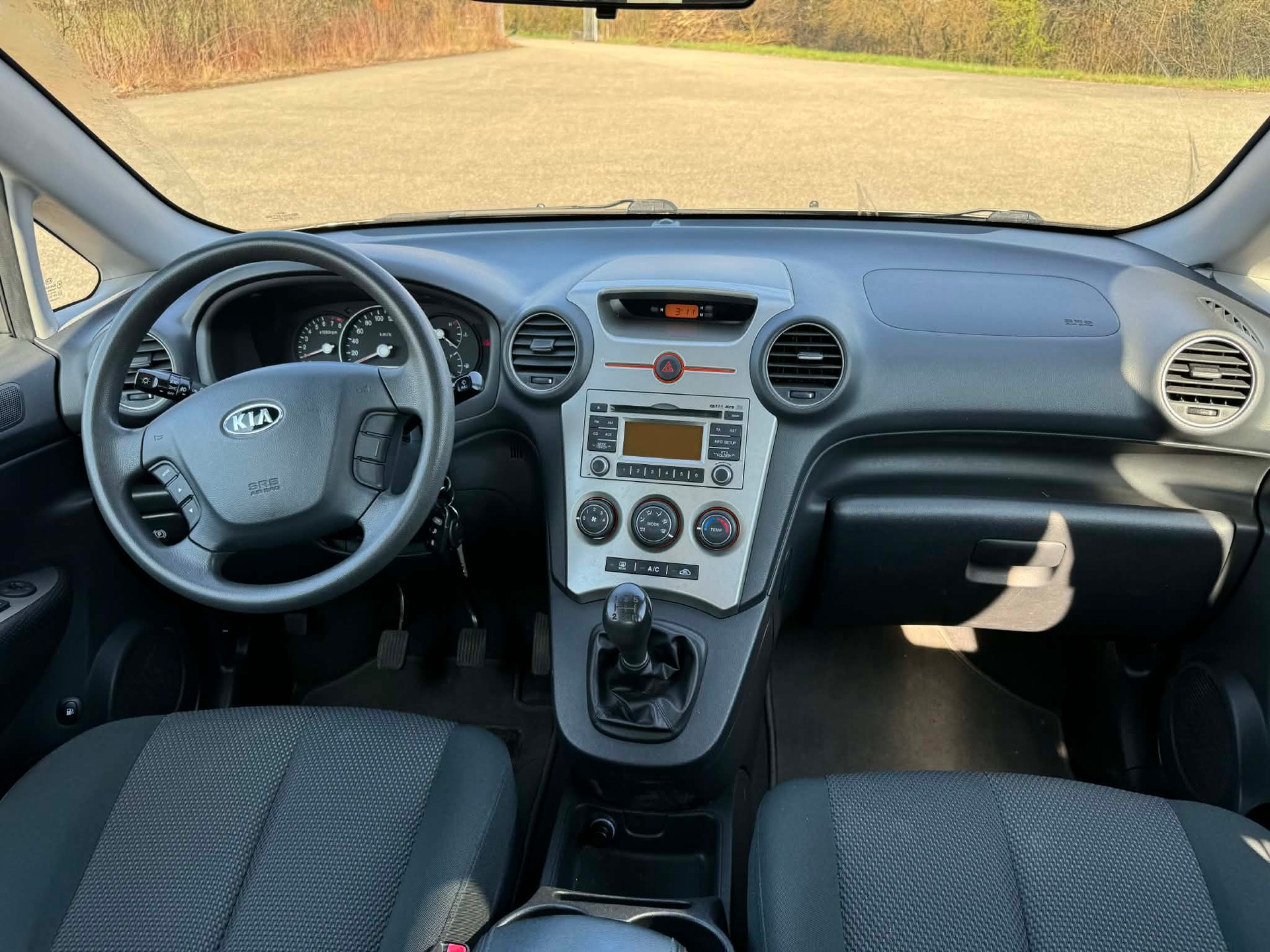 KIA Carens 2.0 CVVT Classic-image-2