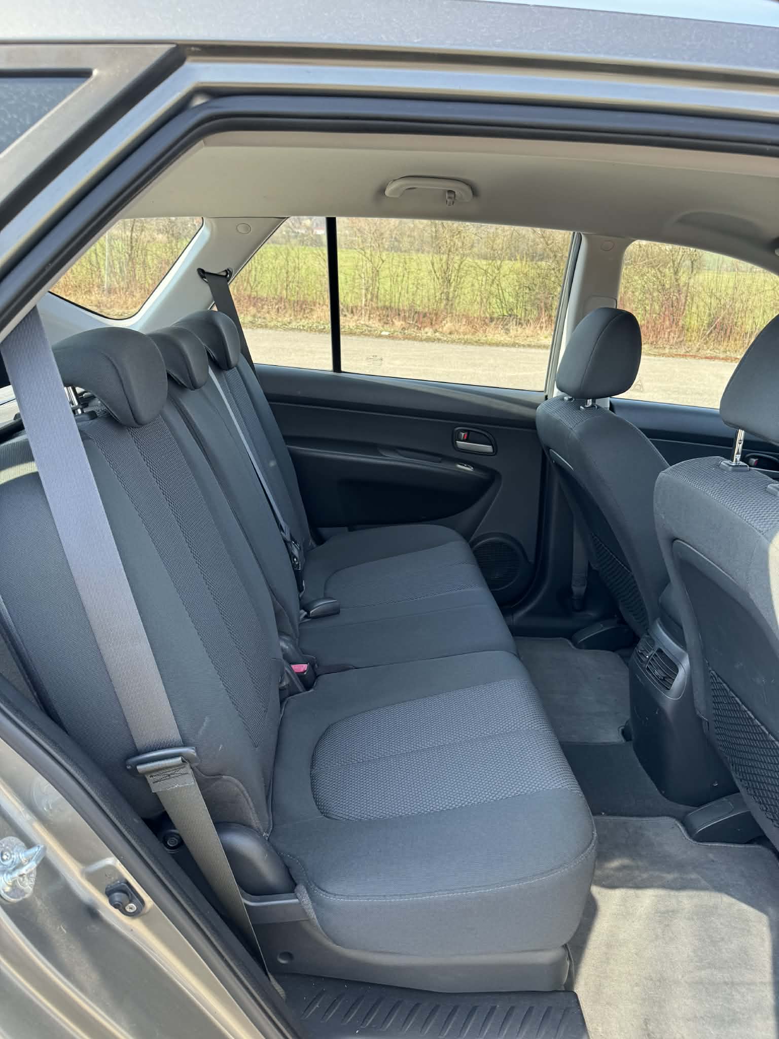 KIA Carens 2.0 CVVT Classic-image-3