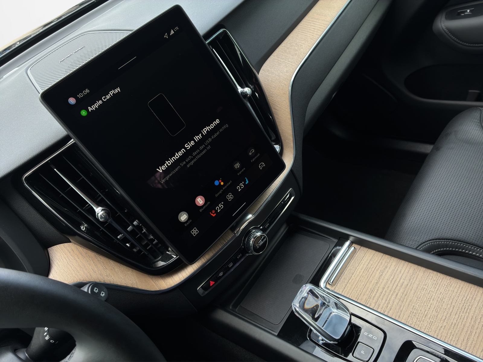 VOLVO XC60 2.0 T6 TE Plus Dark eAWD-image-17