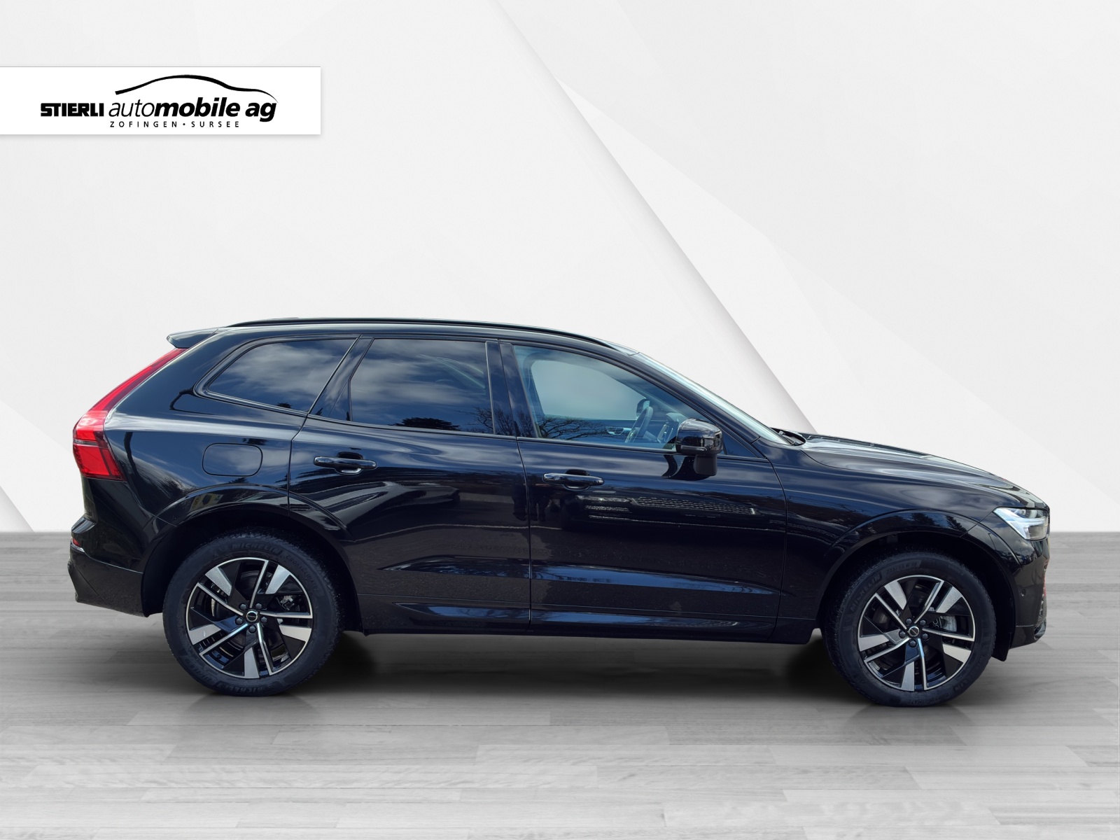 VOLVO XC60 2.0 T6 TE Plus Dark eAWD-showroom-element-3