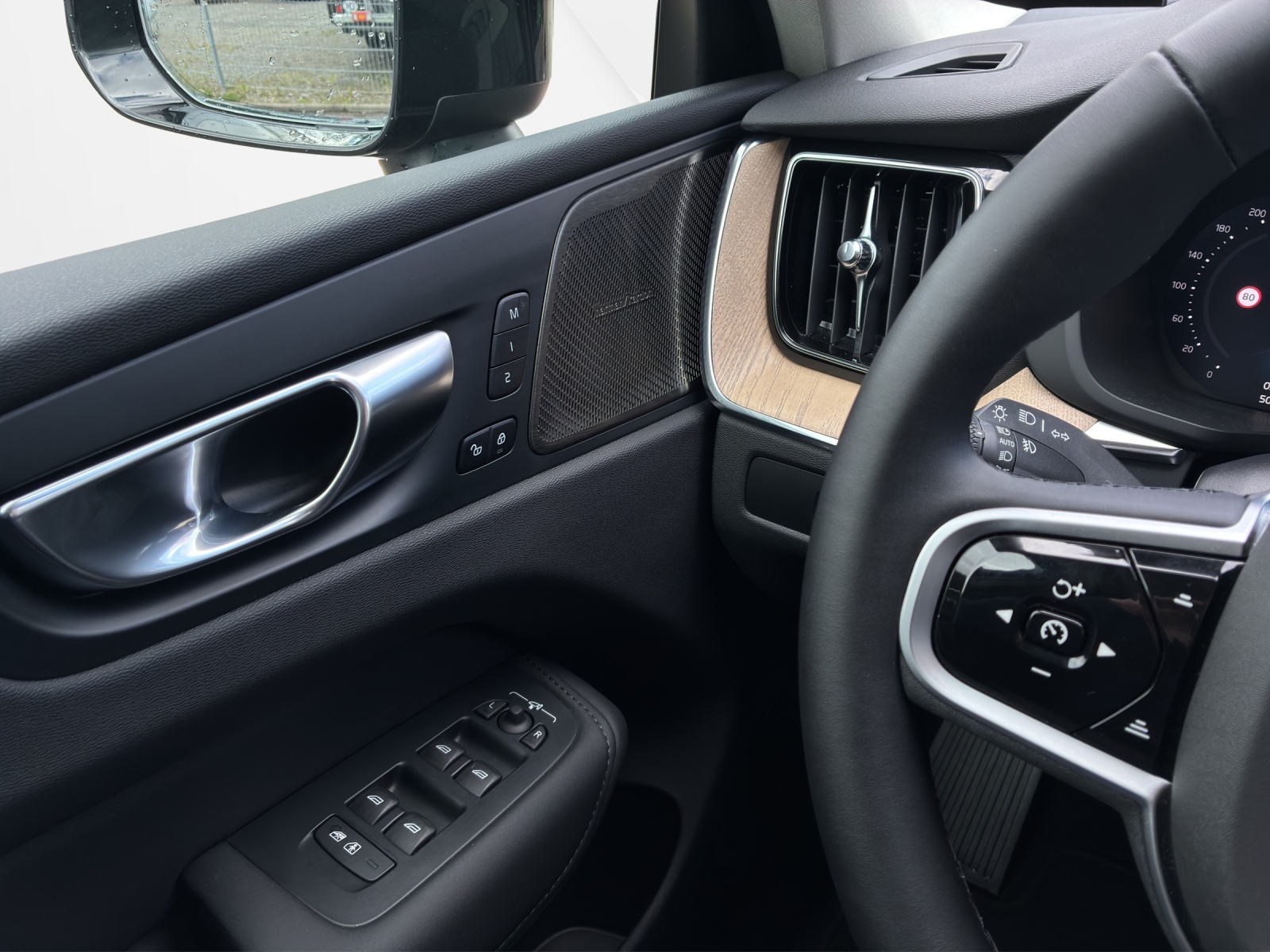 VOLVO XC60 2.0 T6 TE Plus Dark eAWD-image-16