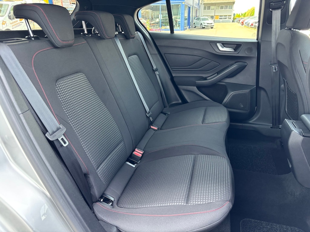 FORD Focus 1.5 SCTi ST Line-image-14