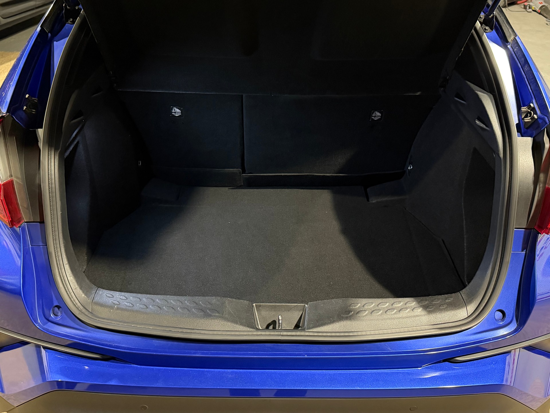 TOYOTA C-HR 1.8 HSD Comfort CVT-image-9