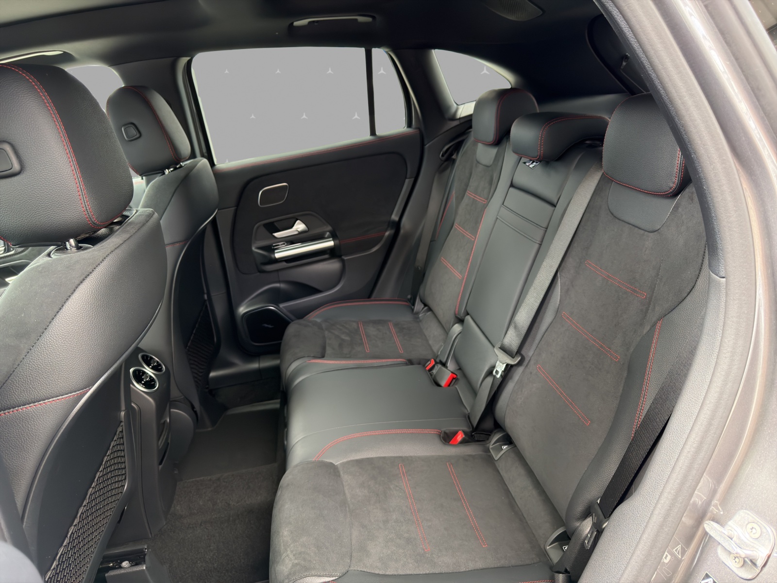 MERCEDES-BENZ GLA 200 Night Star 7G-DCT-image-13