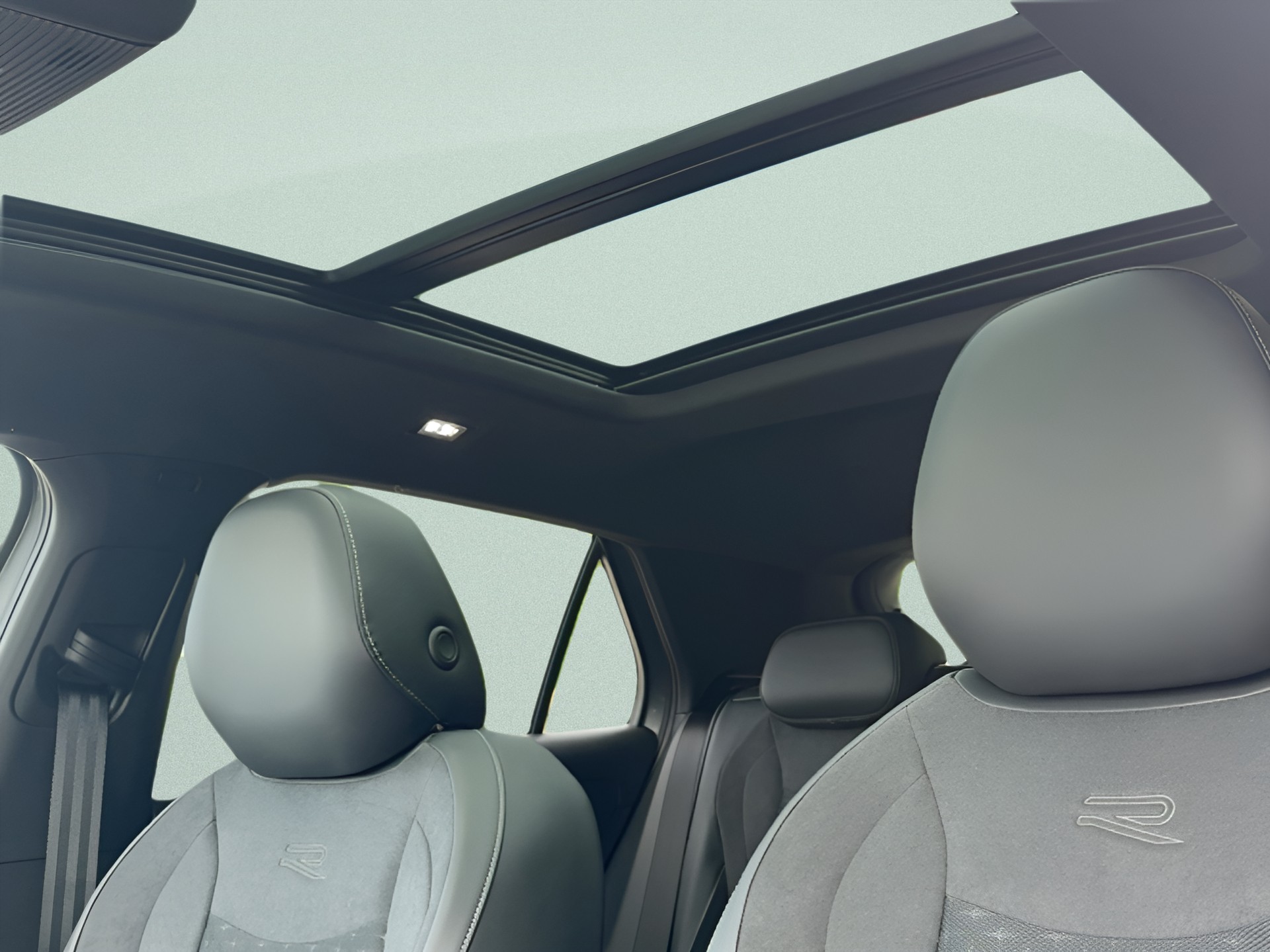 VW T-Roc 1.5 eTSI mHEV R-Line DSG-image-10