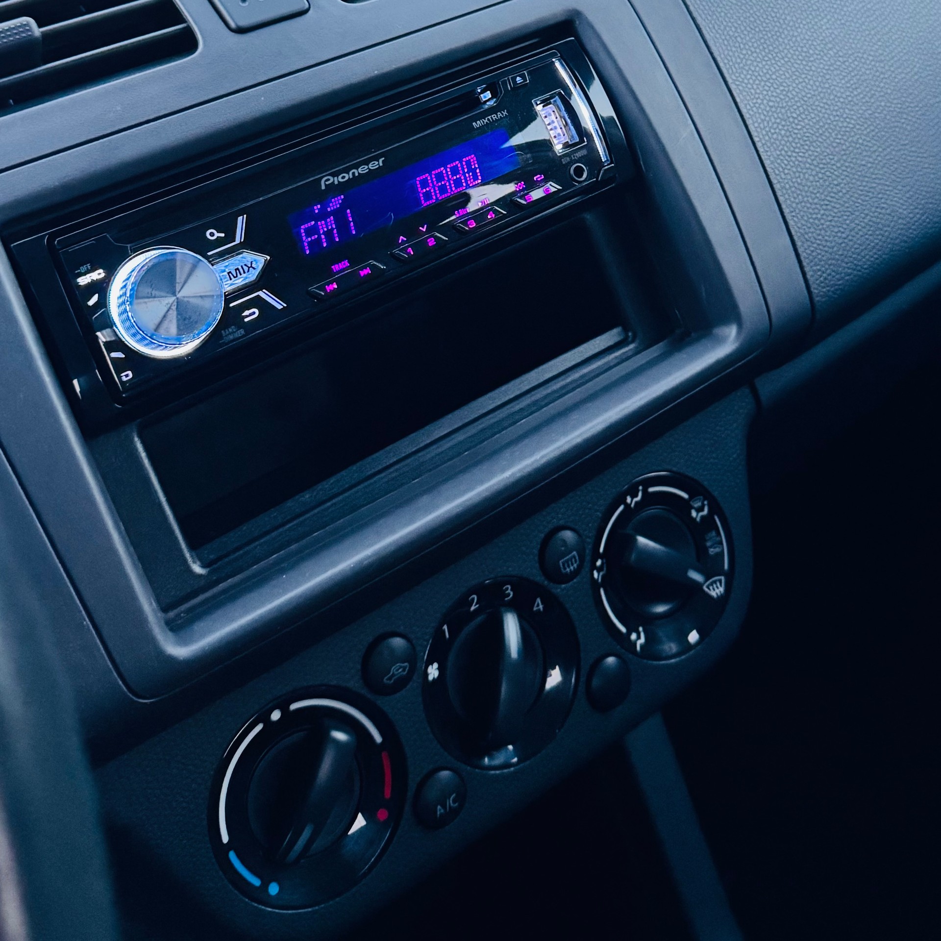 SUZUKI Swift 1.3i 16V GL-image-9