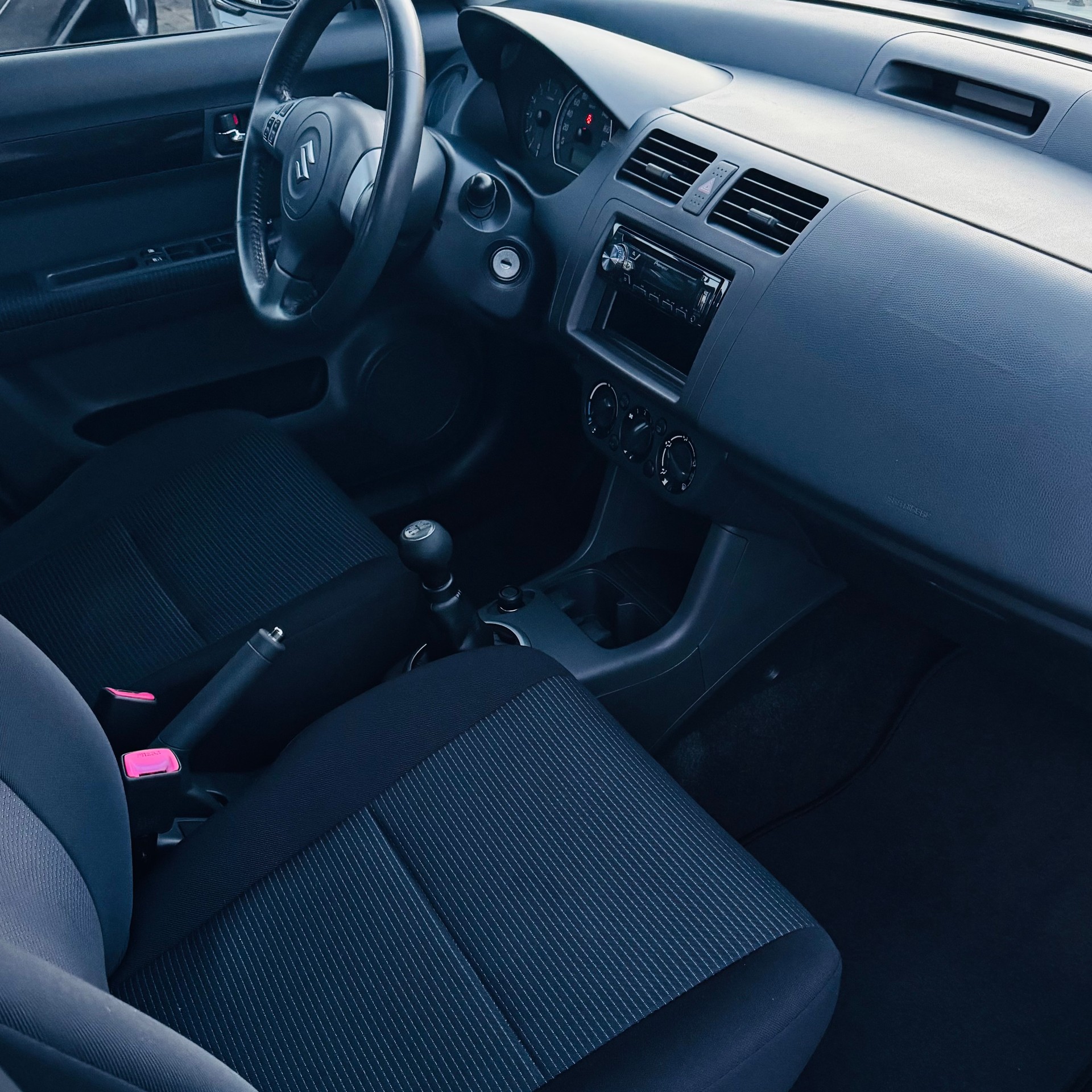SUZUKI Swift 1.3i 16V GL-image-15