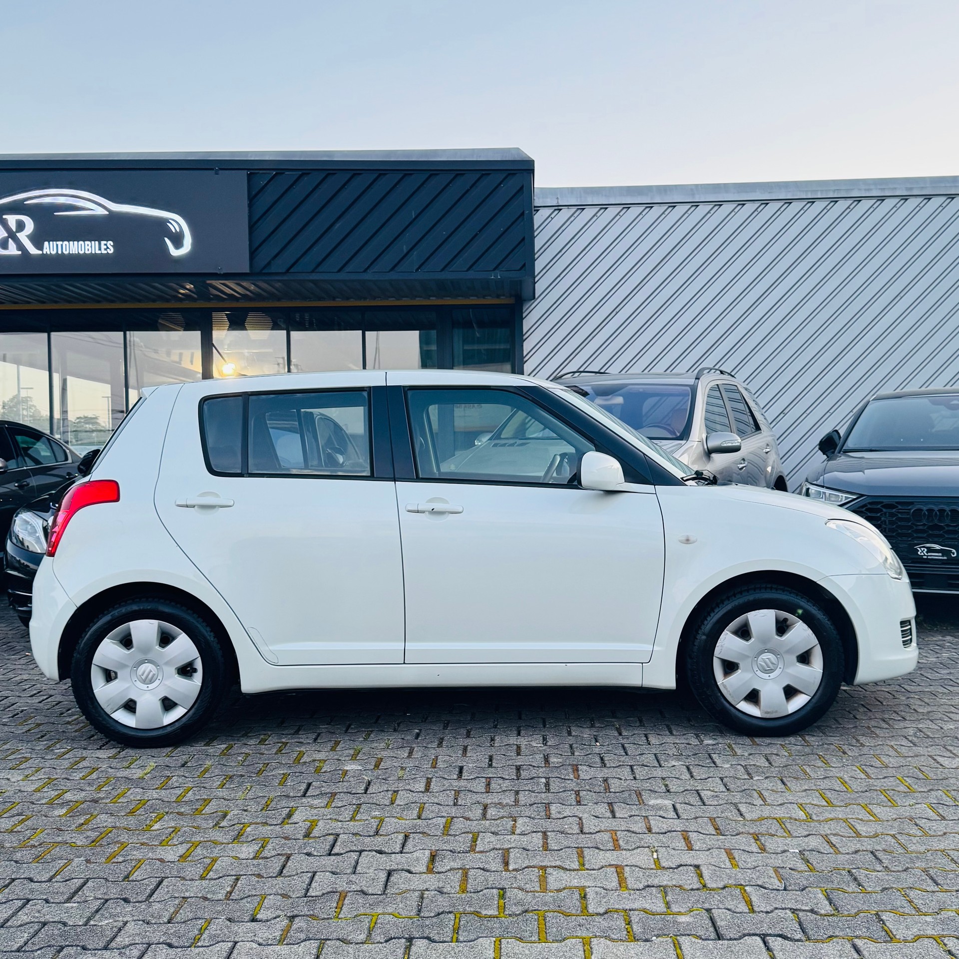 SUZUKI Swift 1.3i 16V GL-showroom-element-1