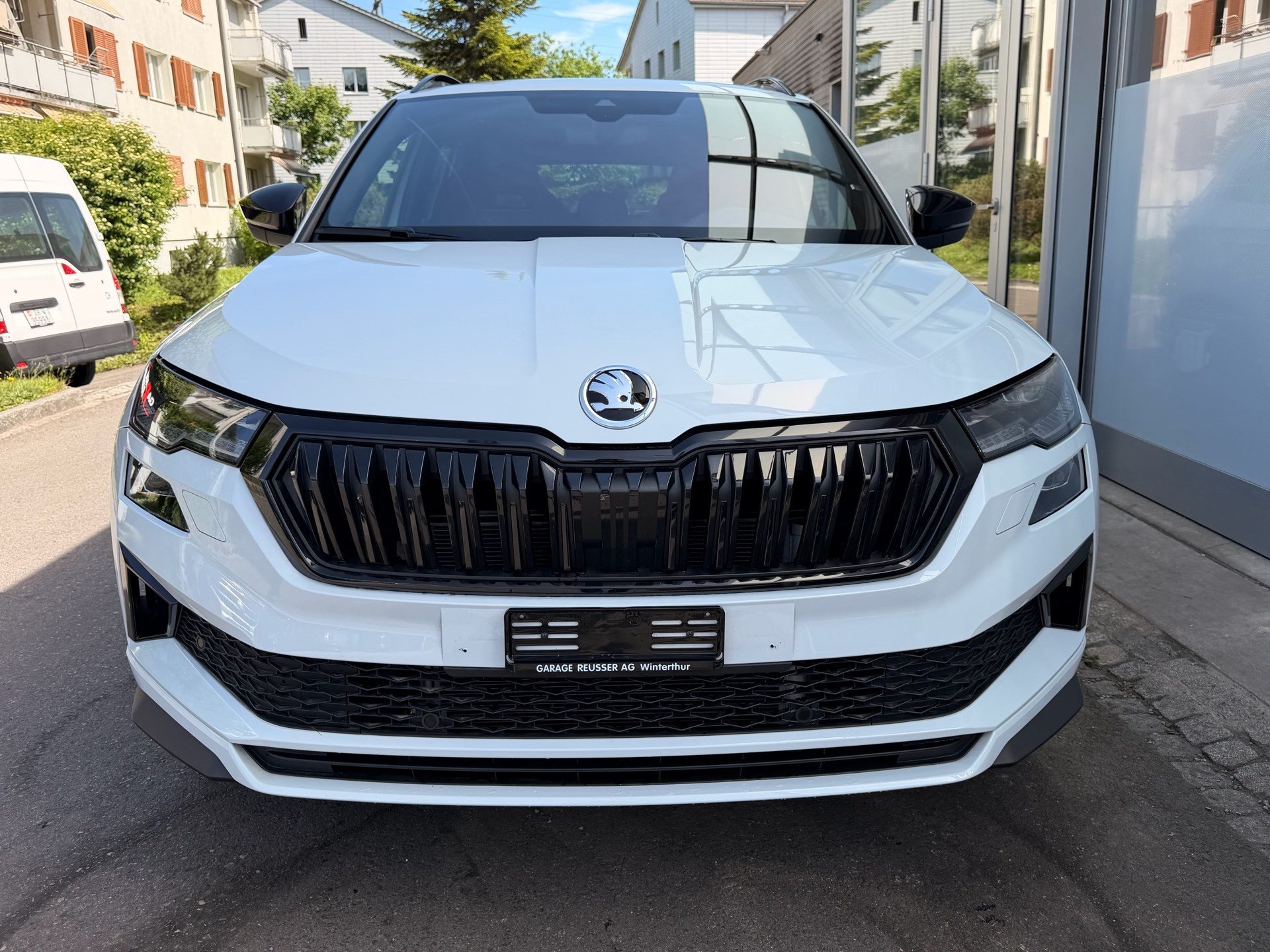 SKODA Karoq Sportline 4x4 *** PANORAMADACH & VIELES MEHR !!! ***-image-1