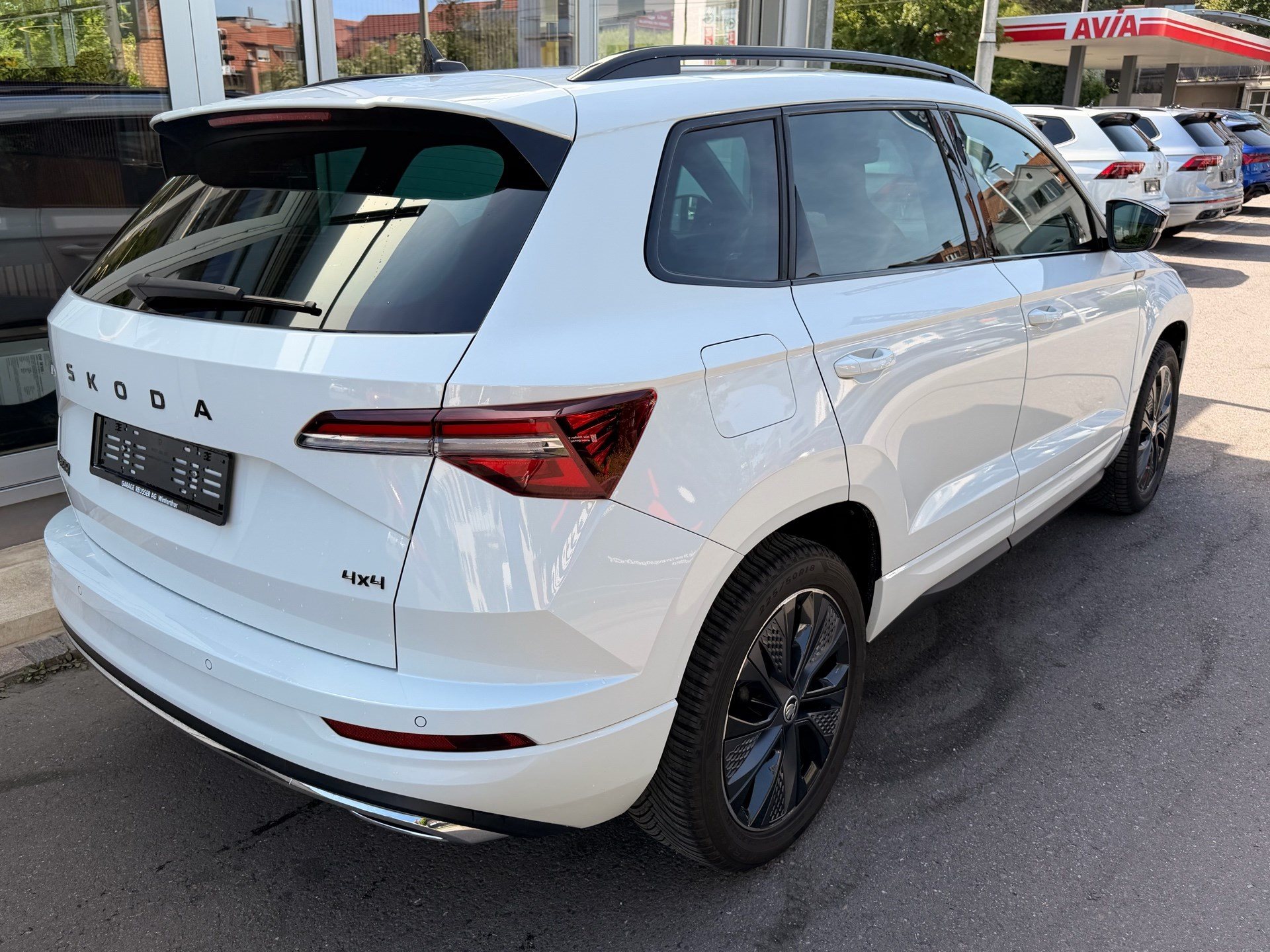 SKODA Karoq Sportline 4x4 *** PANORAMADACH & VIELES MEHR !!! ***-image-3