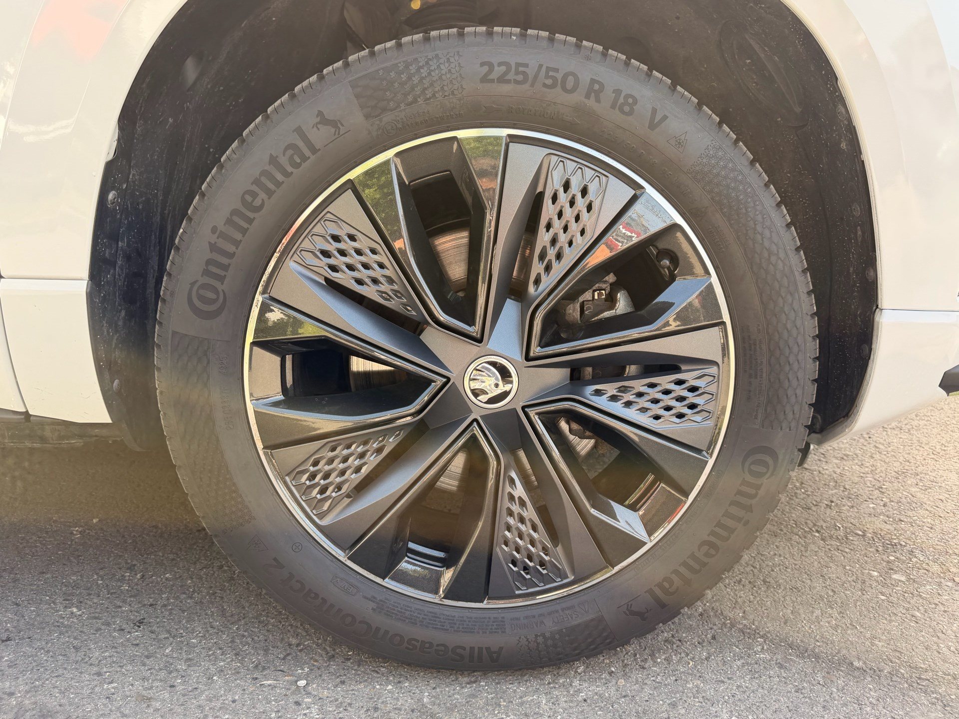 SKODA Karoq Sportline 4x4 *** PANORAMADACH & VIELES MEHR !!! ***-image-6