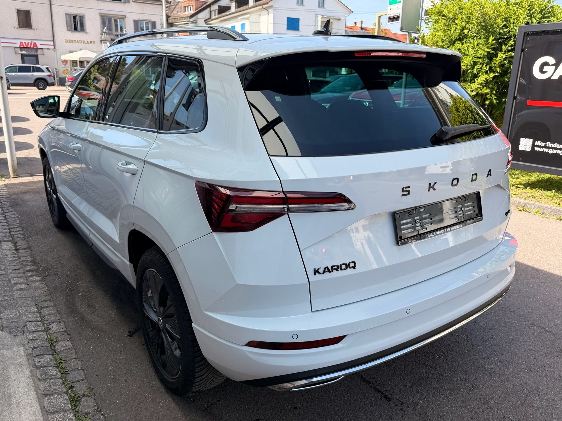 SKODA Karoq Sportline 4x4 *** PANORAMADACH & VIELES MEHR !!! ***-image-5