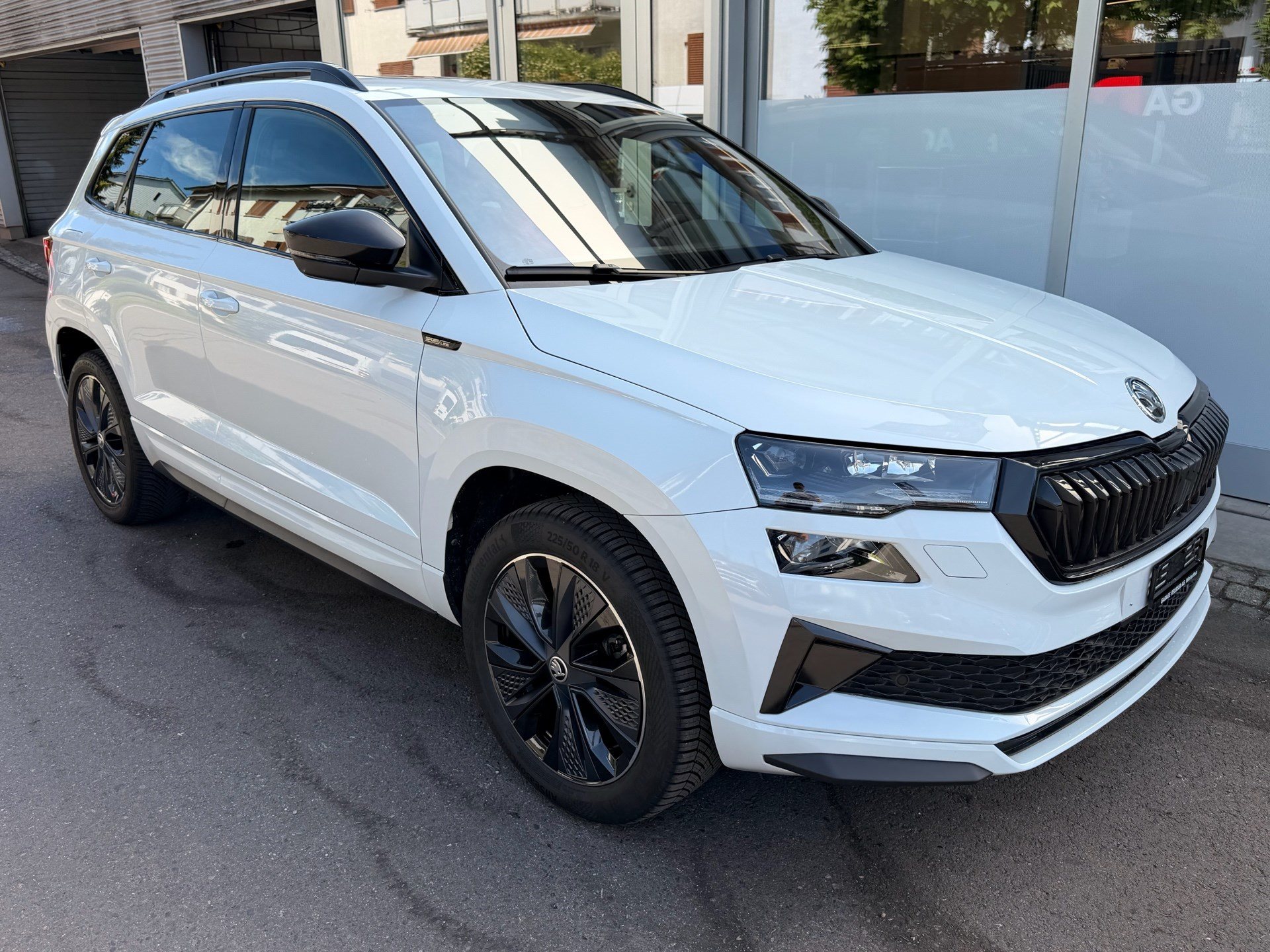 SKODA Karoq Sportline 4x4 *** PANORAMADACH & VIELES MEHR !!! ***-image-2