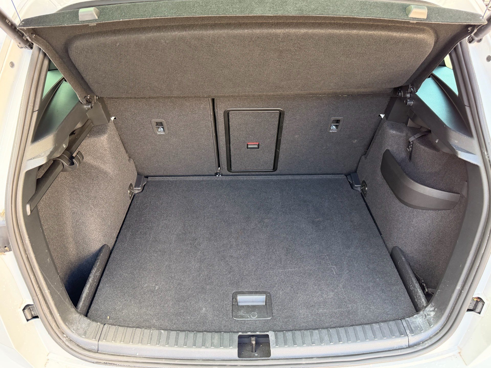 SKODA Karoq Sportline 4x4 *** PANORAMADACH & VIELES MEHR !!! ***-image-29