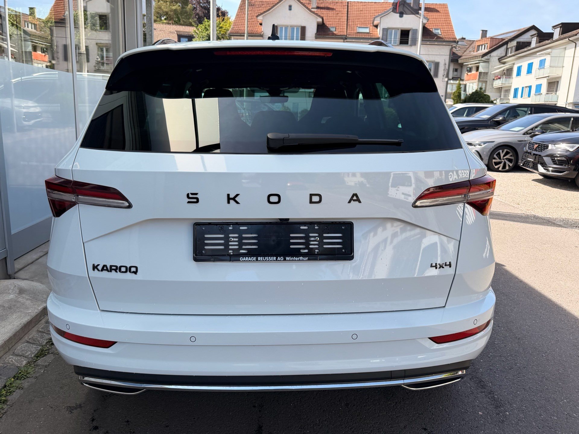 SKODA Karoq Sportline 4x4 *** PANORAMADACH & VIELES MEHR !!! ***-image-4