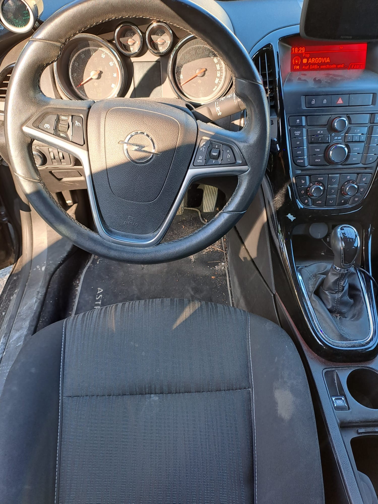 OPEL Astra SportsTourer 1.4i 16V Turbo-image-11