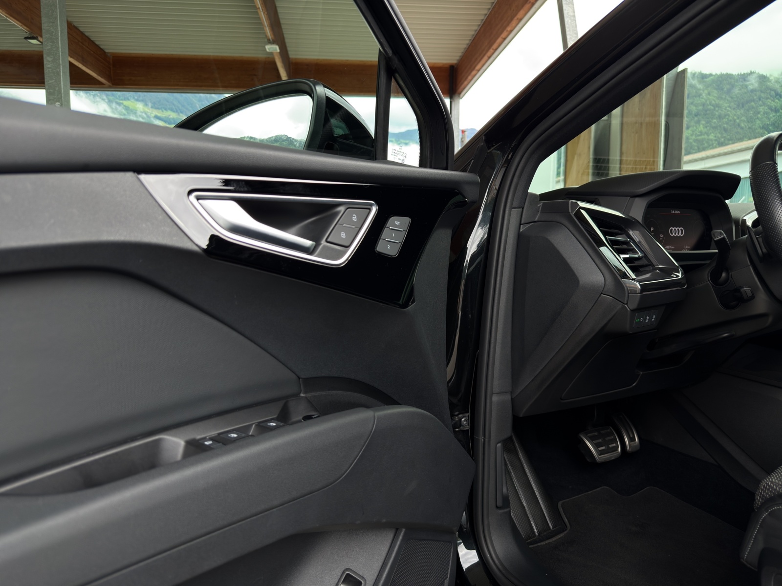 AUDI Q4 e-tron 50 quattro-image-14