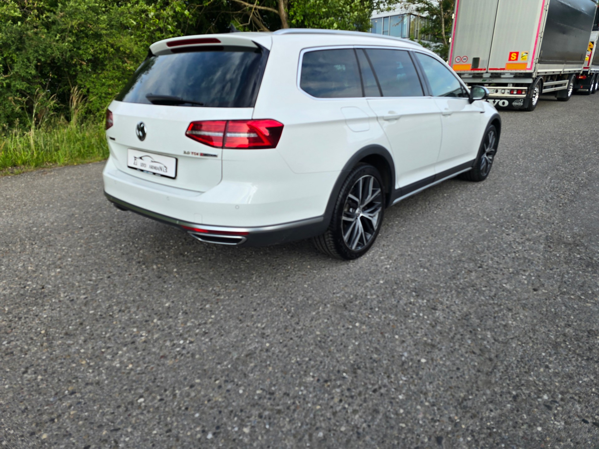 VW Passat Alltrack 2.0 TDI BMT 4Motion DSG-image-5