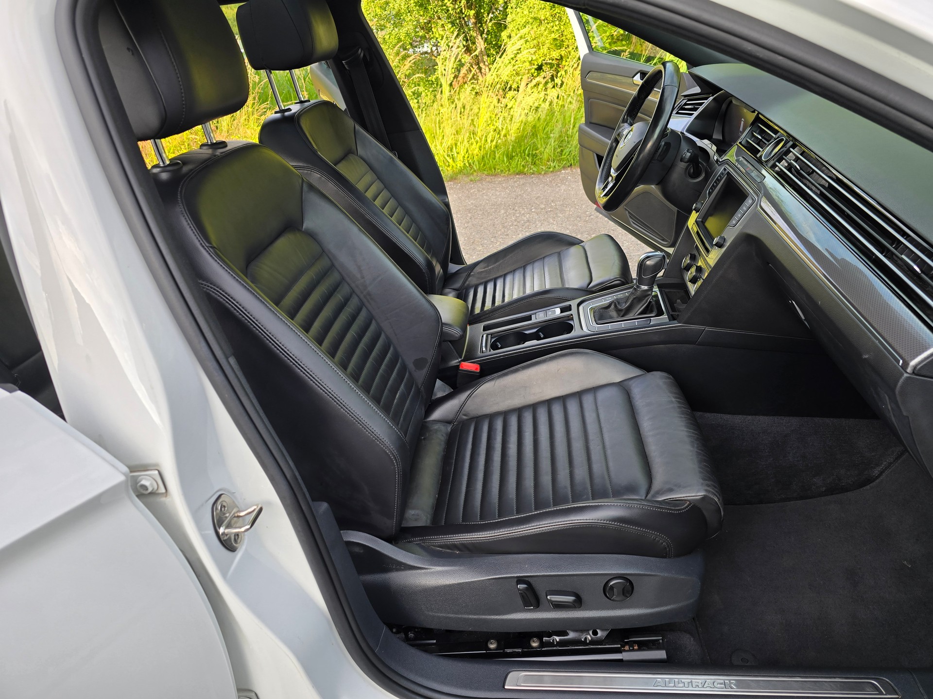 VW Passat Alltrack 2.0 TDI BMT 4Motion DSG-image-15