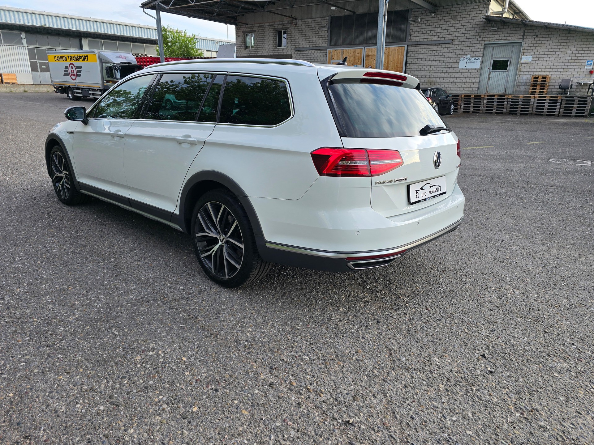 VW Passat Alltrack 2.0 TDI BMT 4Motion DSG-image-4