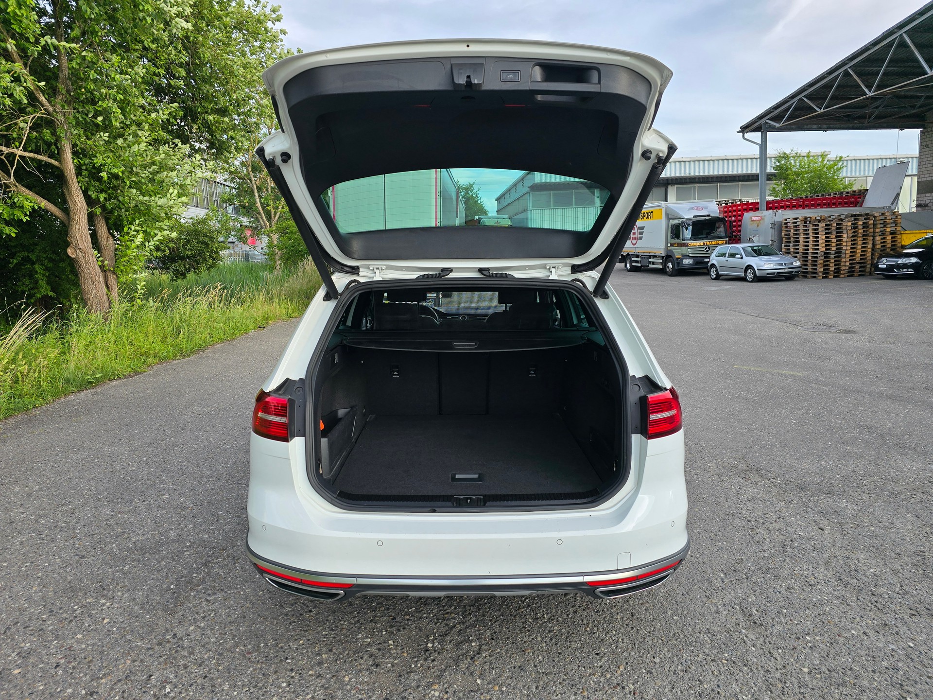 VW Passat Alltrack 2.0 TDI BMT 4Motion DSG-image-6