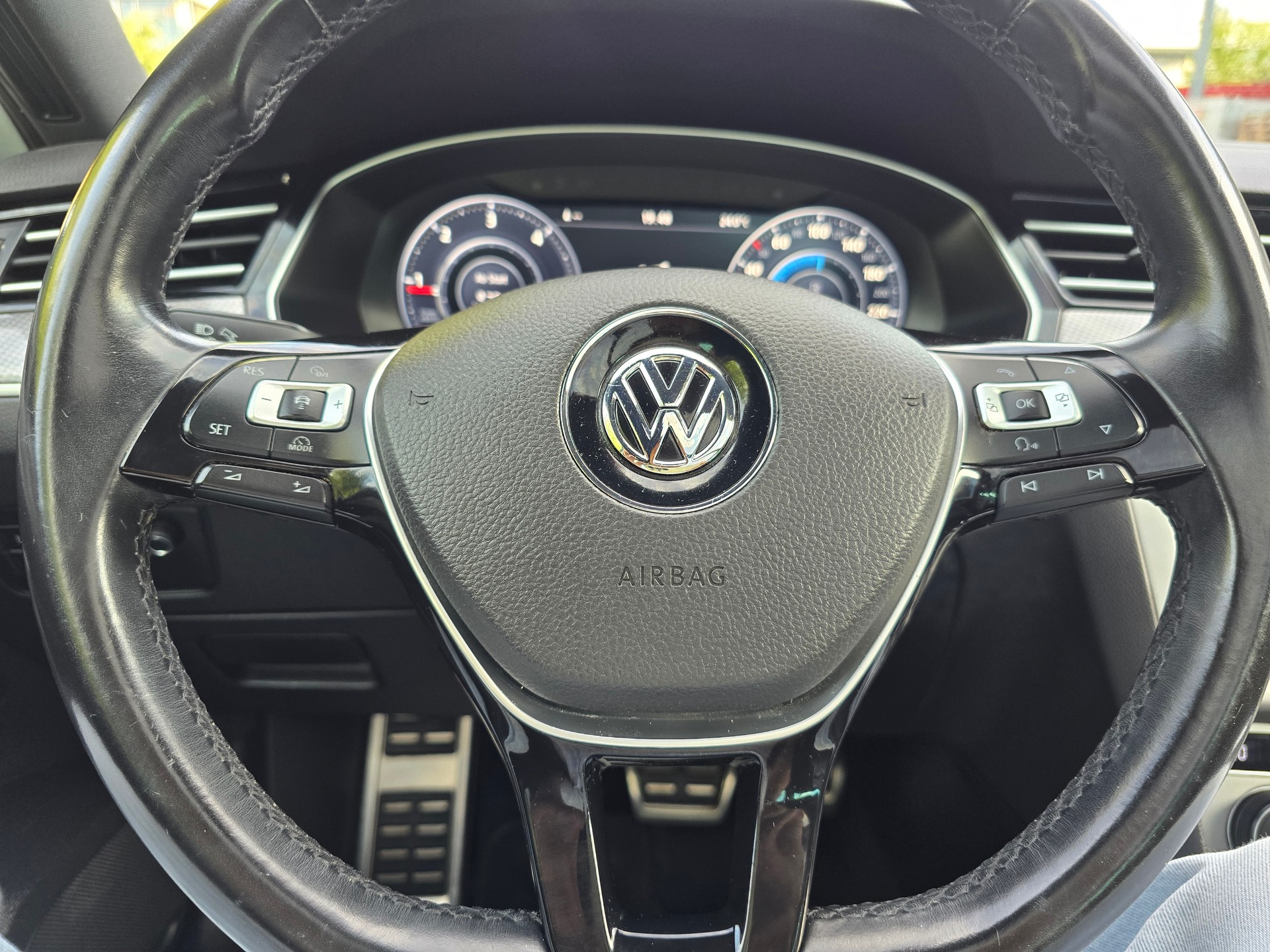 VW Passat Alltrack 2.0 TDI BMT 4Motion DSG-image-18