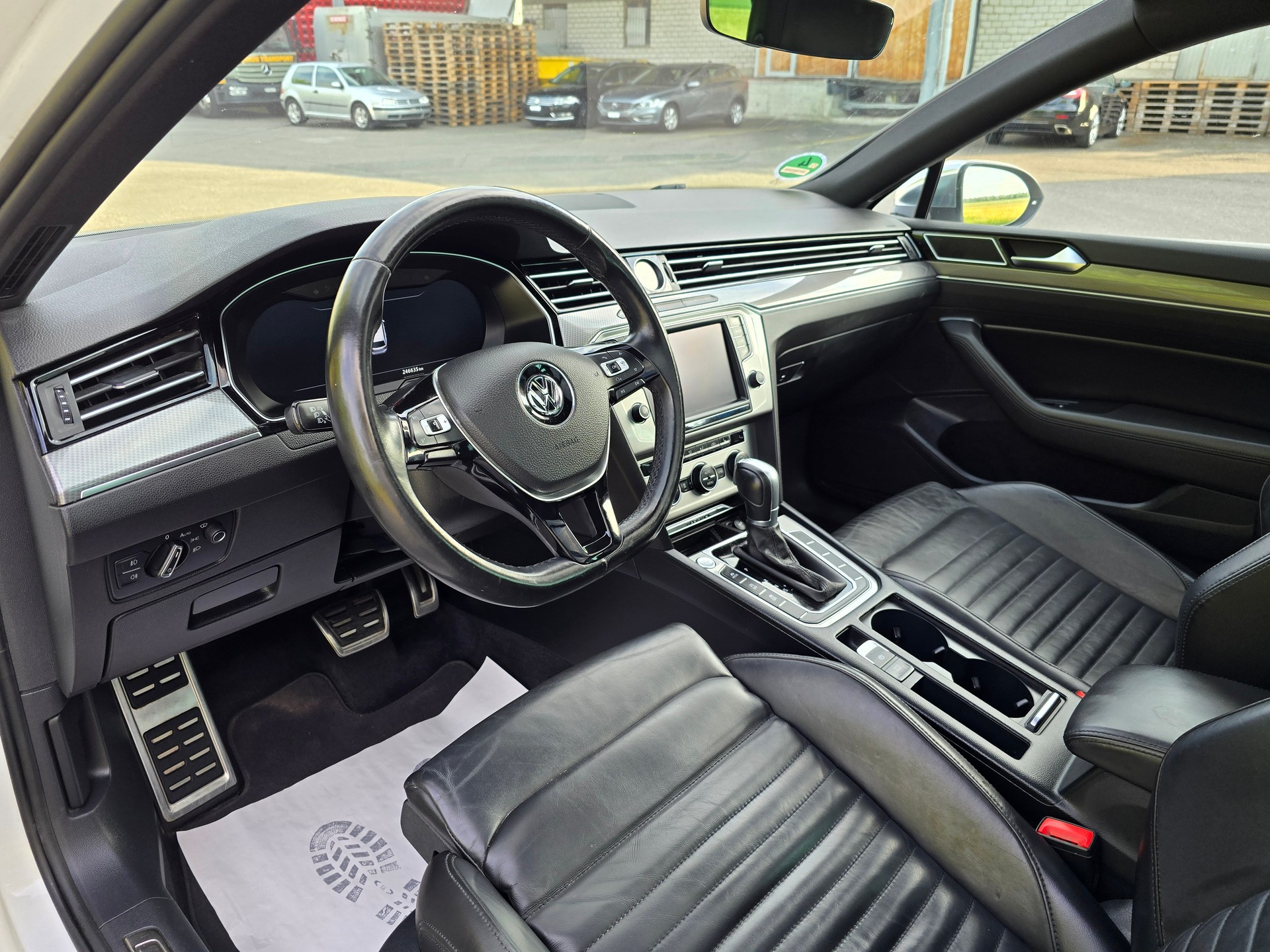 VW Passat Alltrack 2.0 TDI BMT 4Motion DSG-image-11