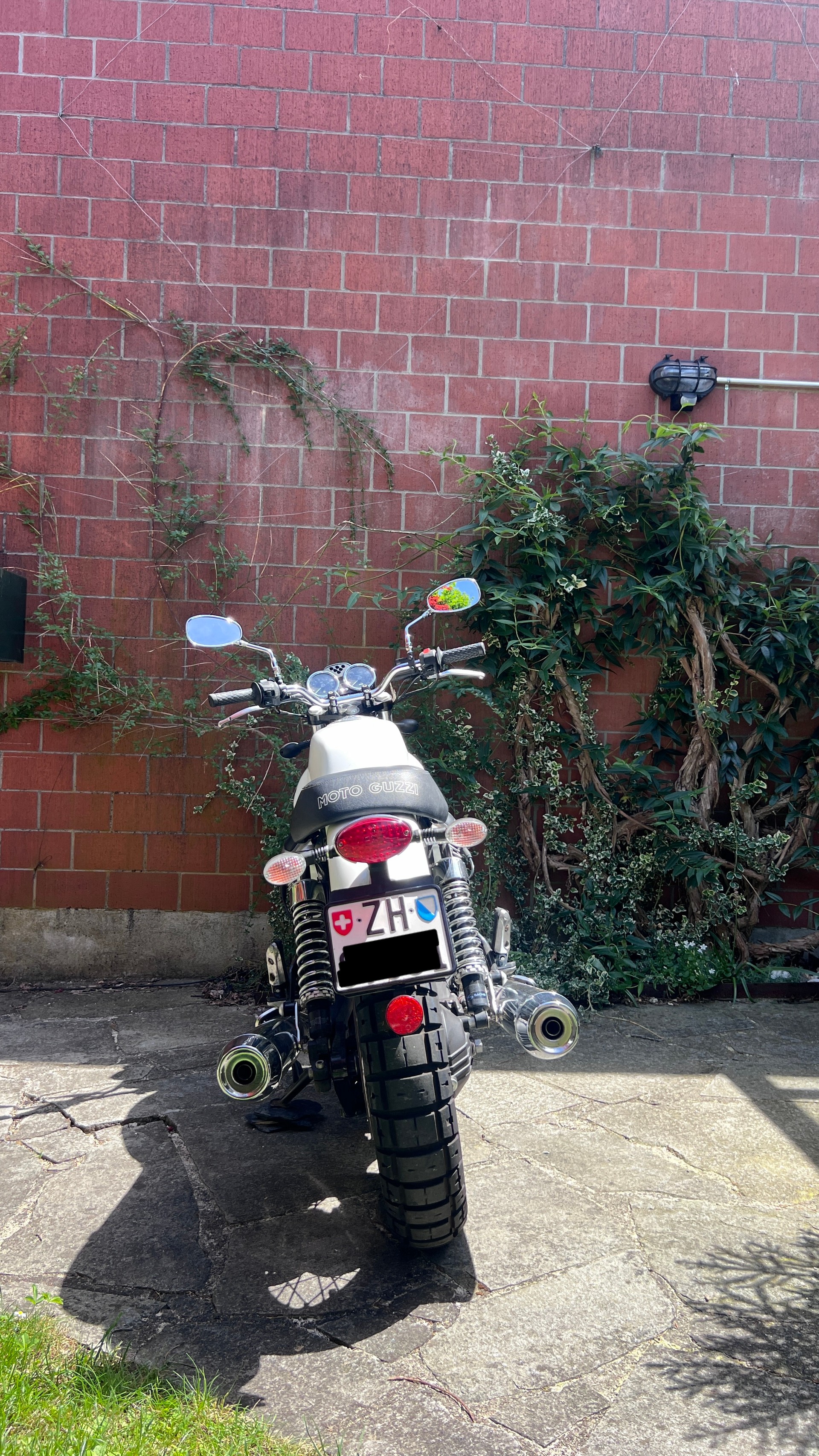 MOTO GUZZI V7 Classic-image-2