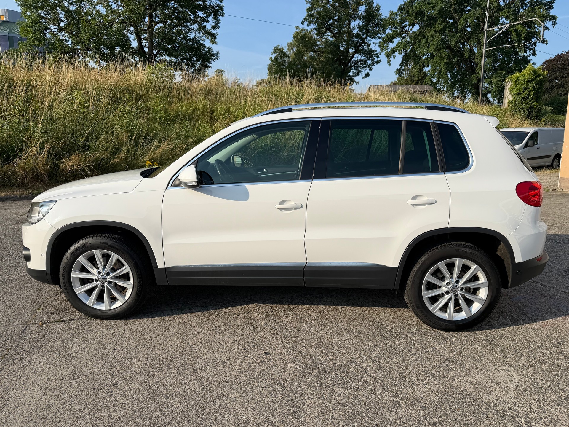 VW Tiguan 2.0 TSI Sport&Style 4Motion-showroom-element-1