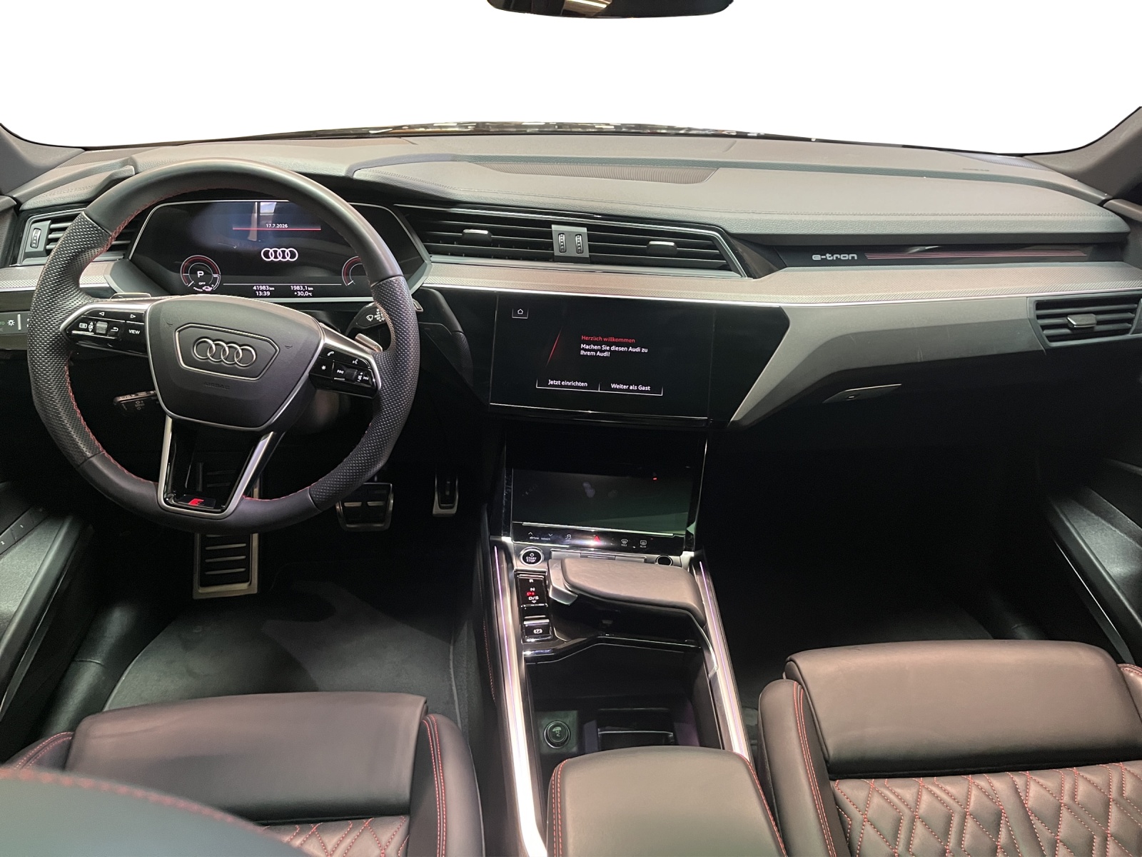 AUDI Q8 55 e-tron Black Edition quattro-image-11