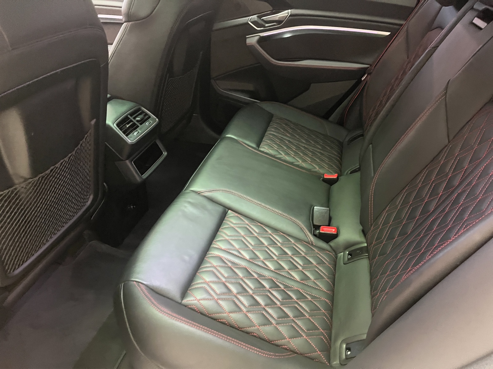 AUDI Q8 55 e-tron Black Edition quattro-image-12