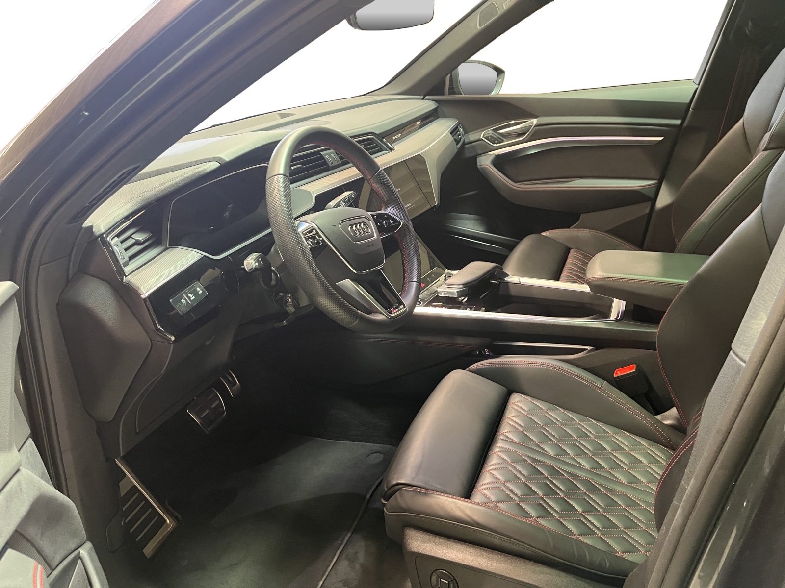 AUDI Q8 55 e-tron Black Edition quattro-image-10