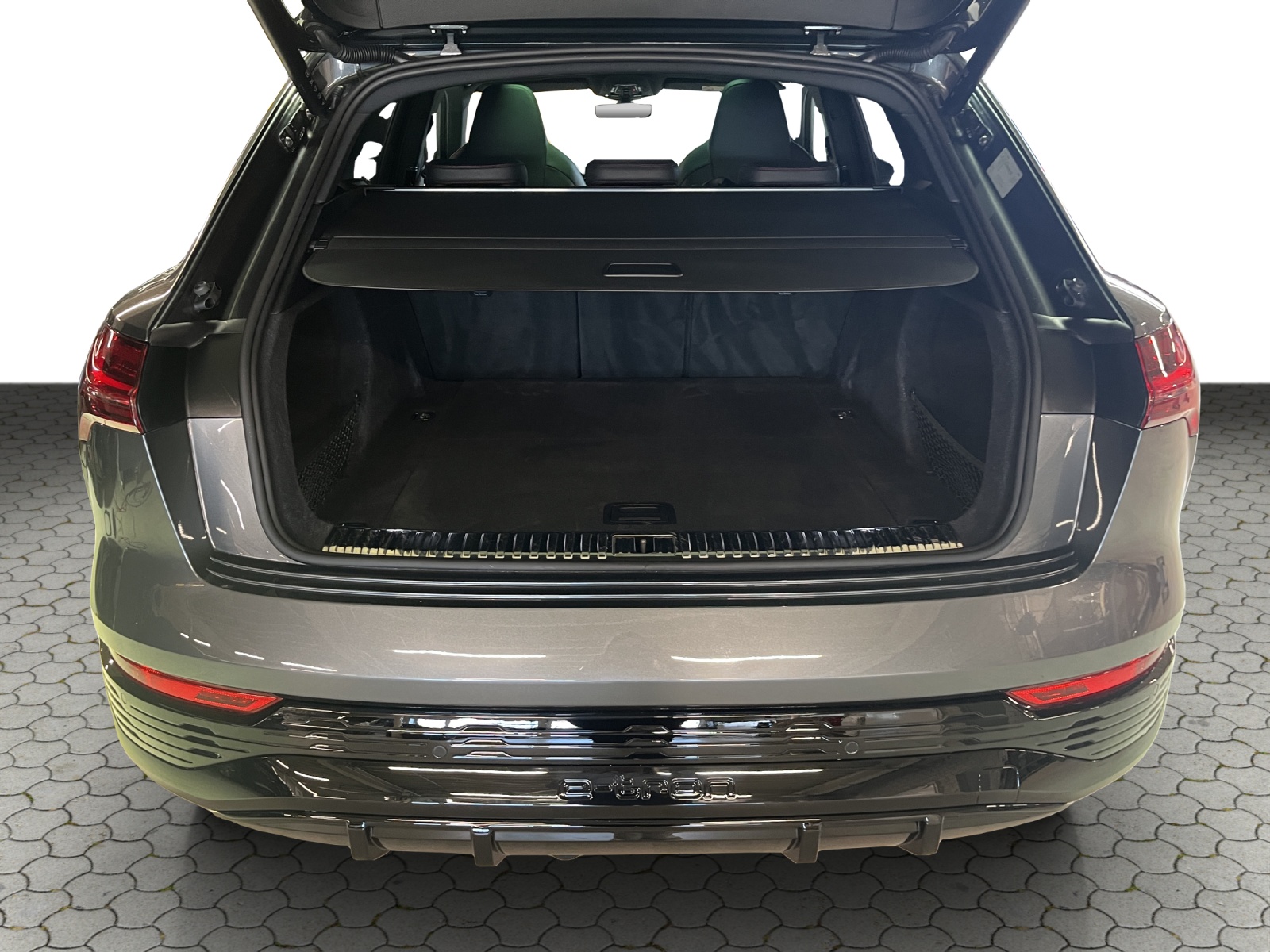 AUDI Q8 55 e-tron Black Edition quattro-image-13