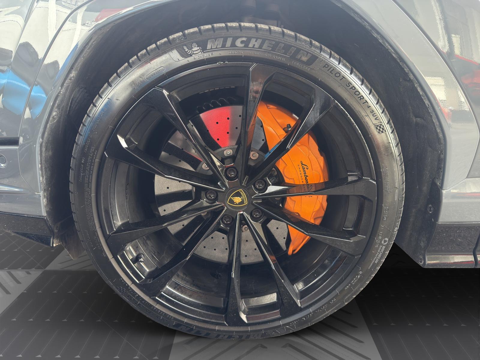 LAMBORGHINI Urus S-image-23