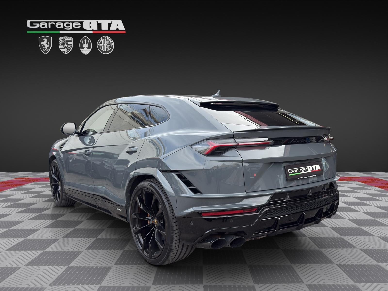 LAMBORGHINI Urus S-showroom-element-2