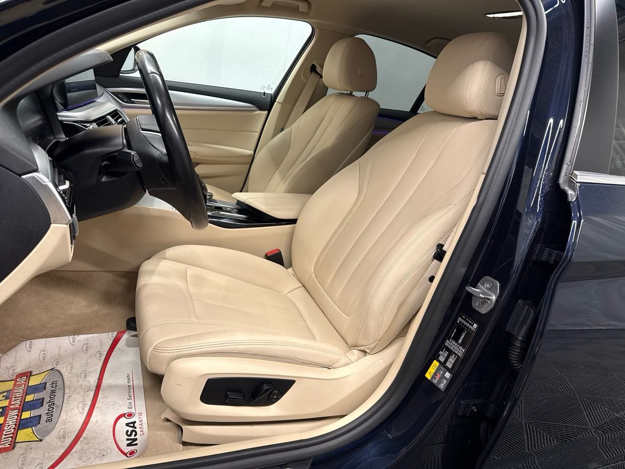BMW 530e xDrive Steptronic-showroom-element-3