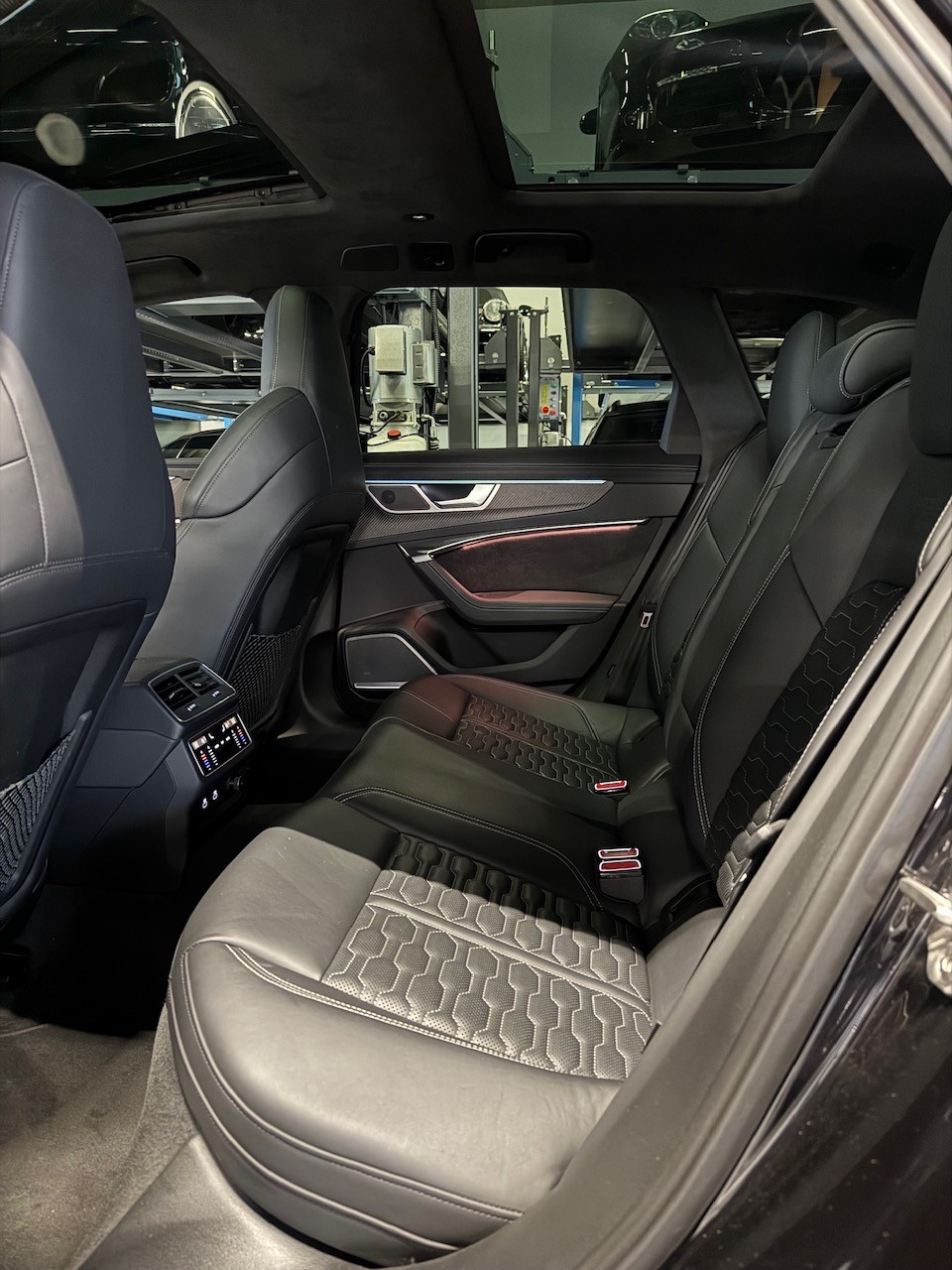AUDI RS6 Avant 4.0 TFSI V8 quattro *Pack RS+ CH VHC*-image-11