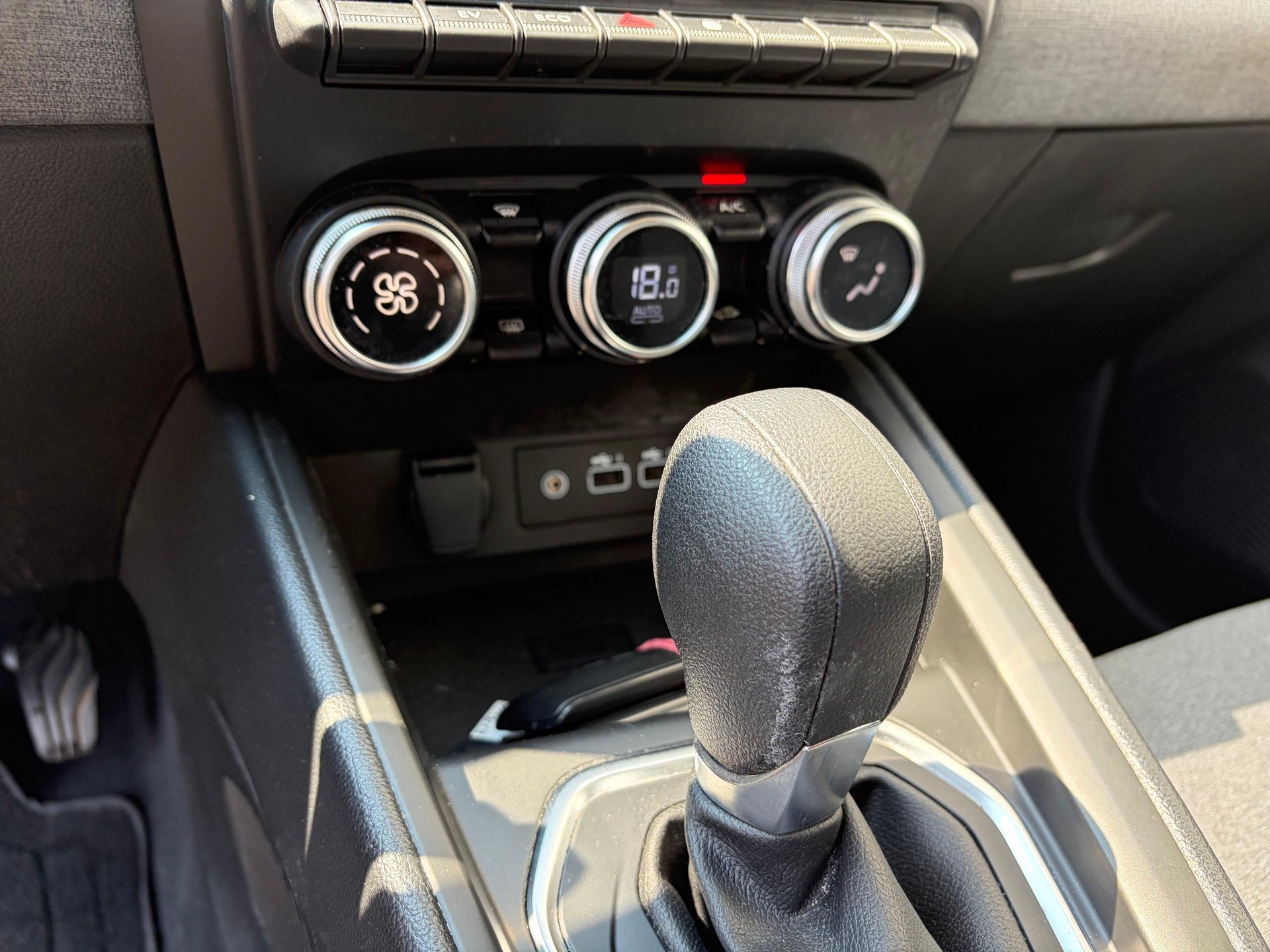 MITSUBISHI Colt 1.6 HEV Instyle-image-10