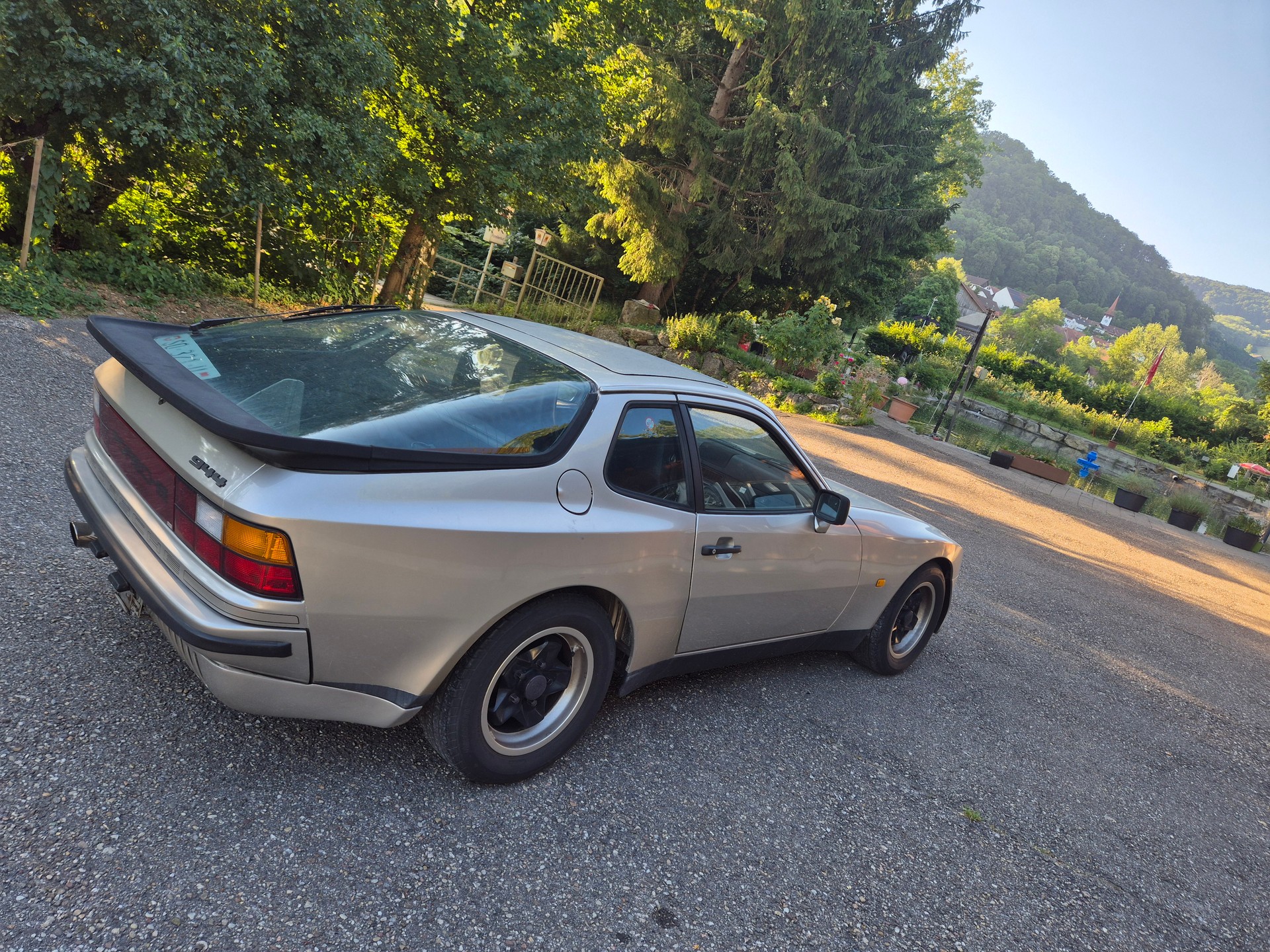PORSCHE 944-showroom-element-2