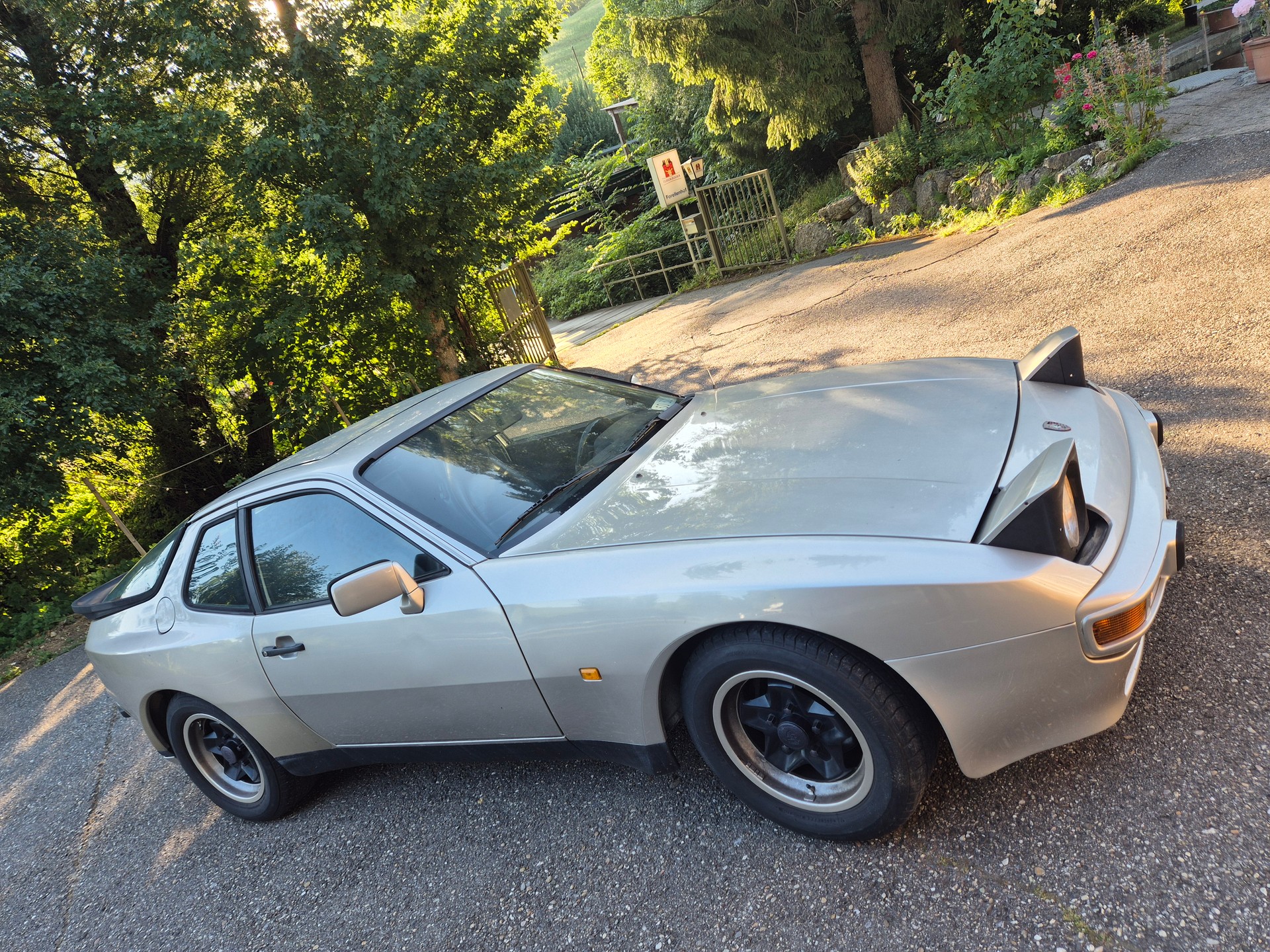 PORSCHE 944-showroom-element-1