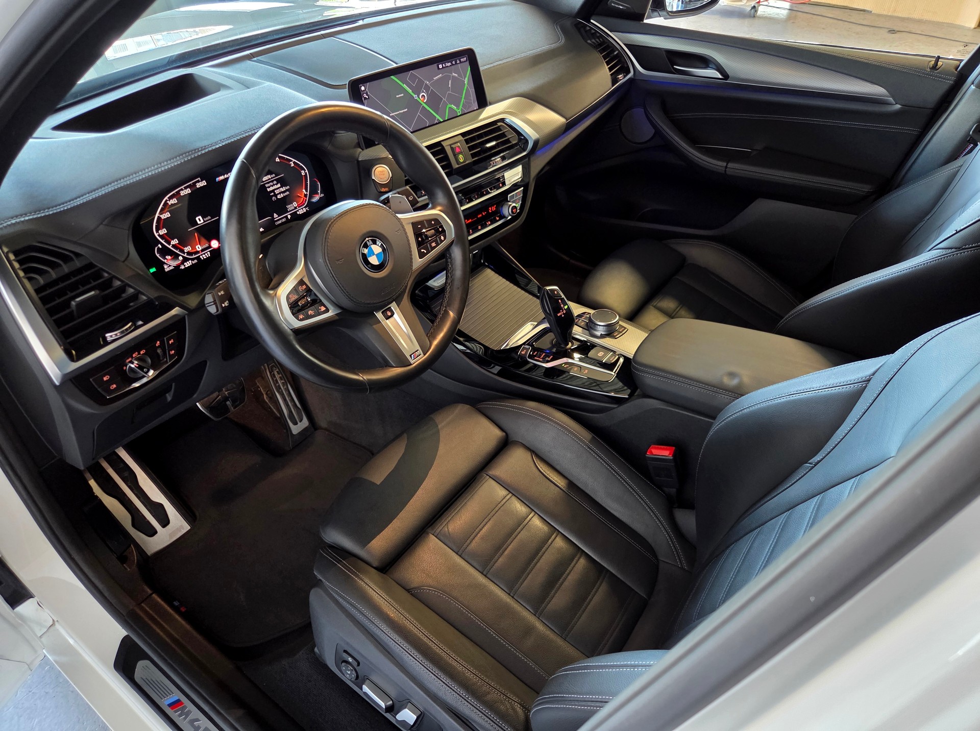 BMW X3 M40d-showroom-element-3