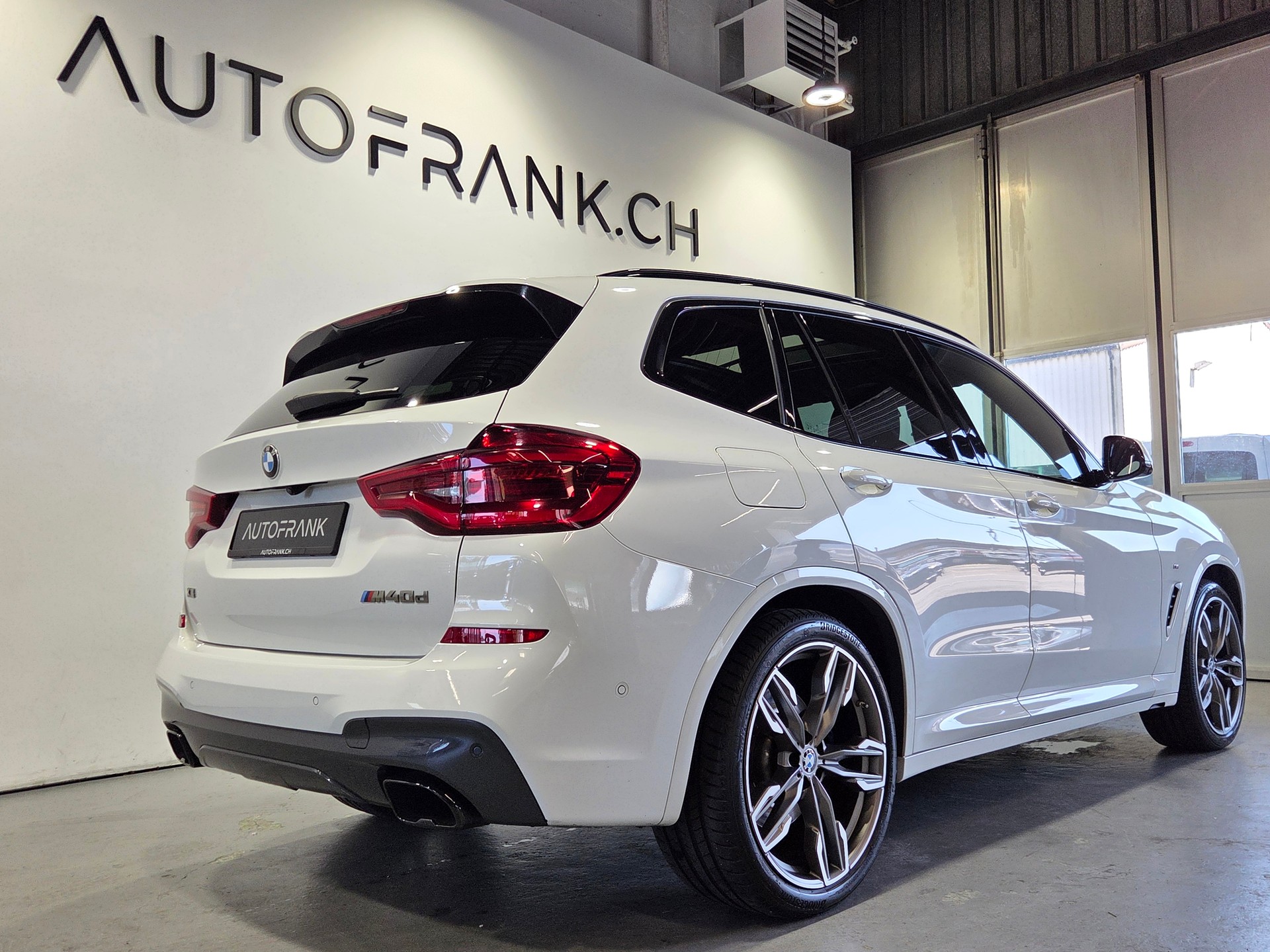 BMW X3 M40d-showroom-element-2