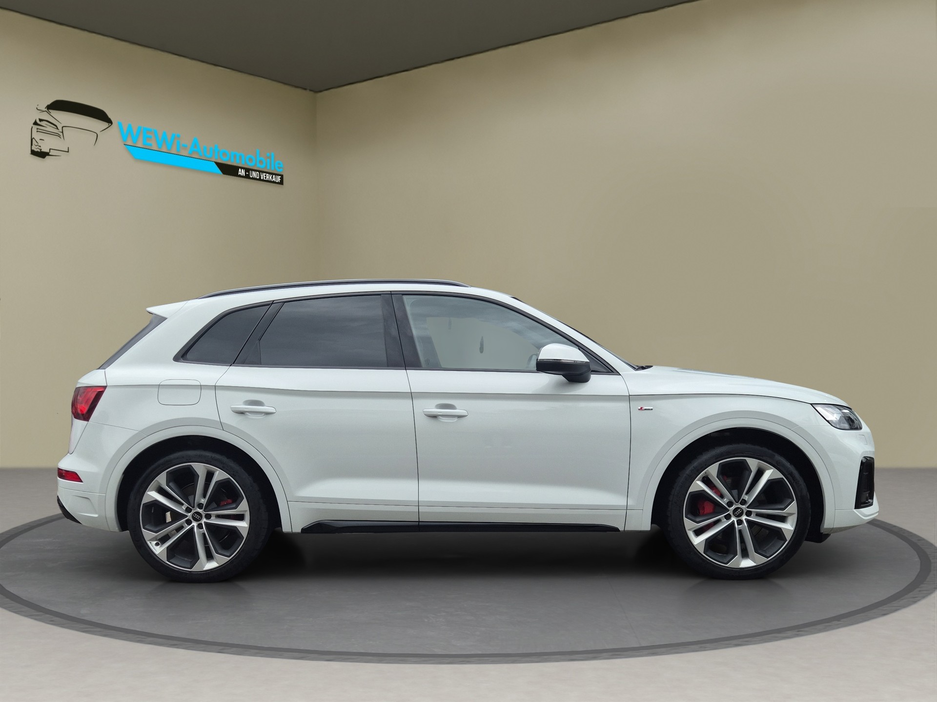 AUDI Q5 55 TFSI e PHEV S line quattro S-tronic-showroom-element-1